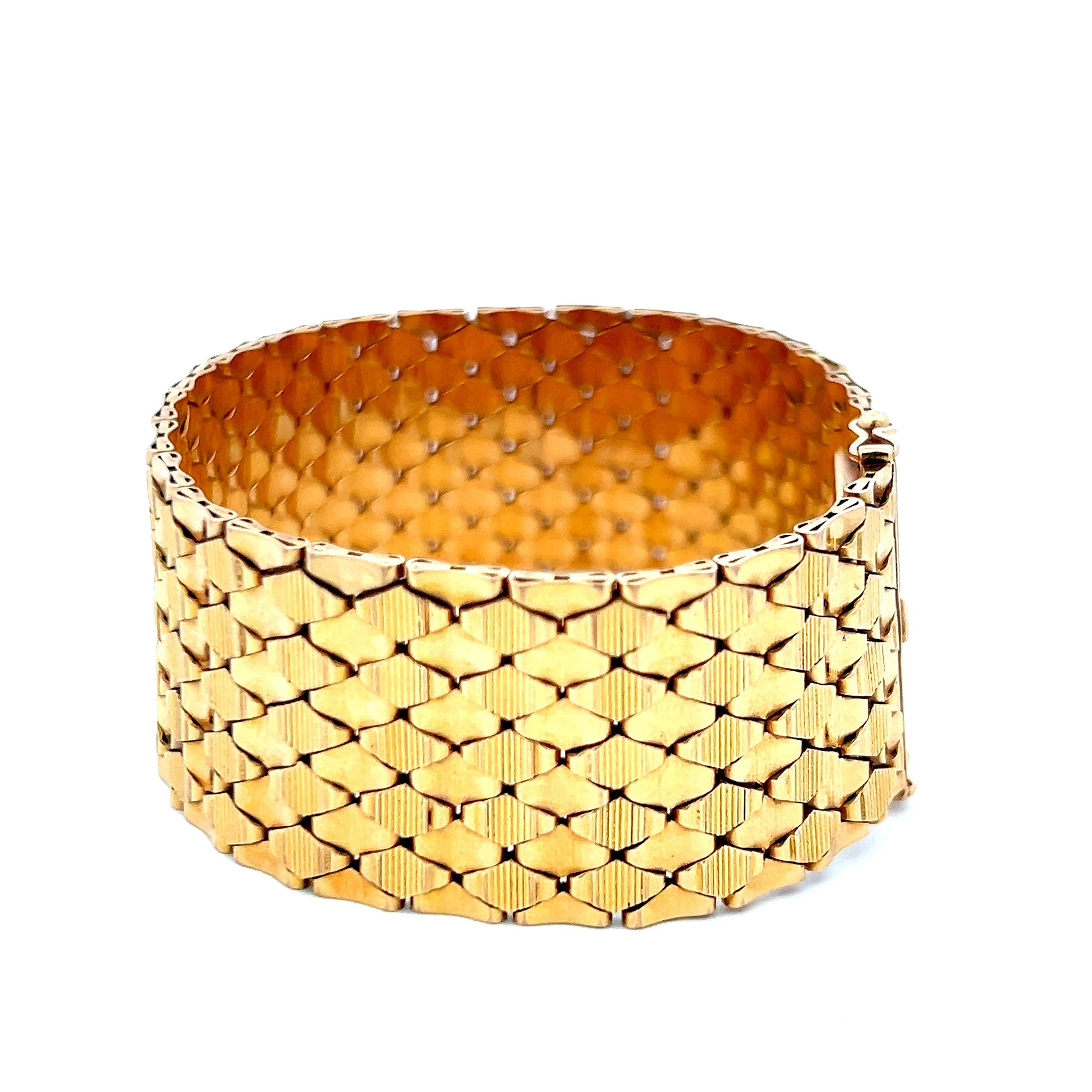 Women's Vintage 68.90 Grams French Retro 18 Karat Yellow Gold Retro Bracelet