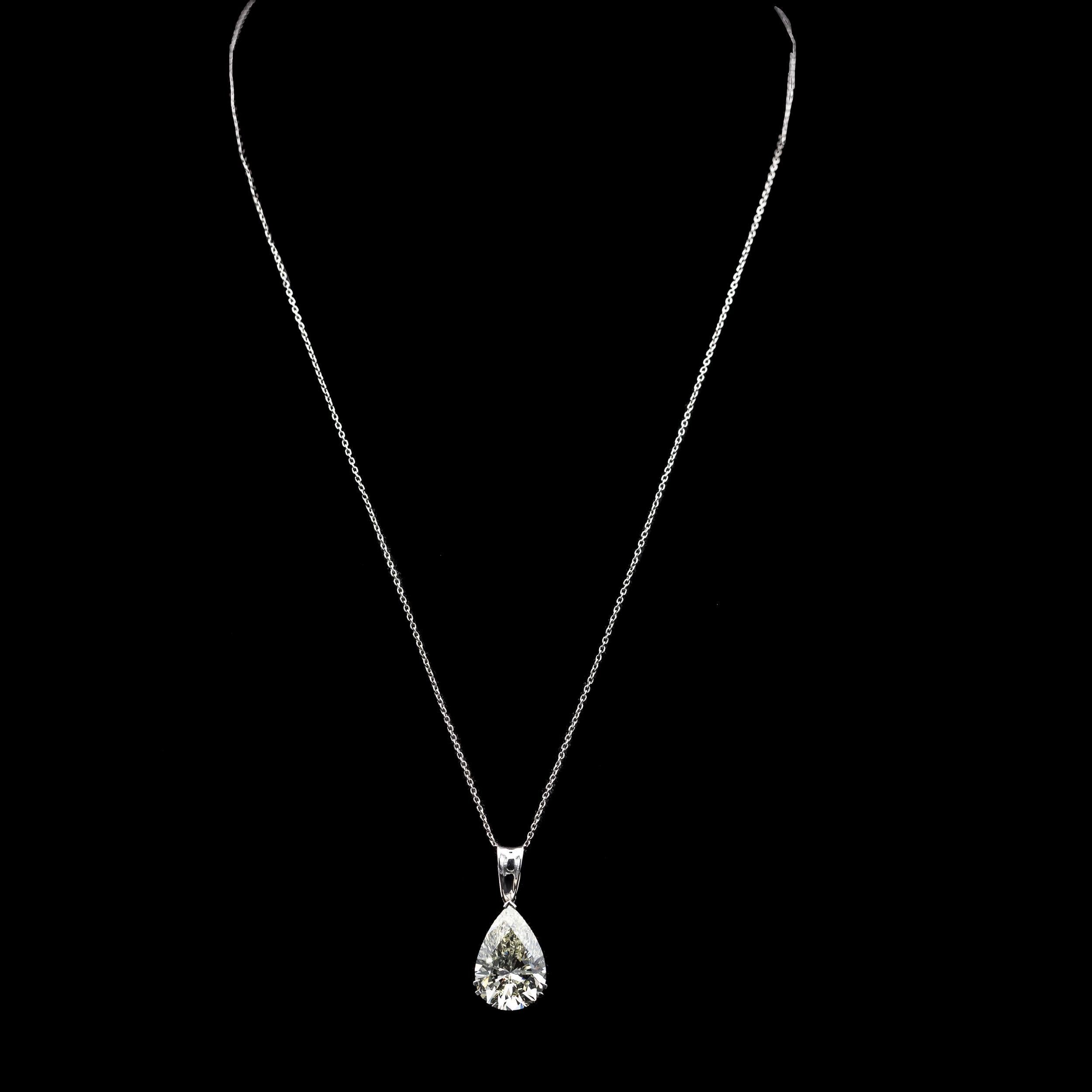 Solitär-Anhänger-Halskette aus Weißgold mit 6,95 Karat birnenförmigem Brillant-Diamant im Angebot 4