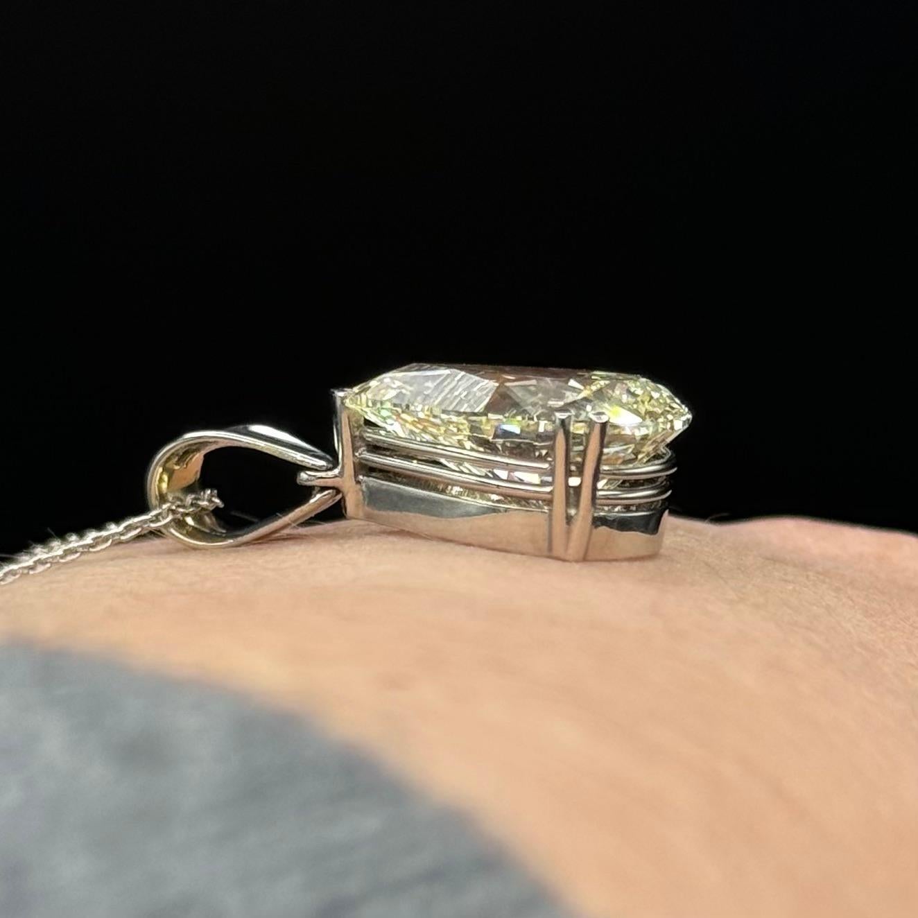 Solitär-Anhänger-Halskette aus Weißgold mit 6,95 Karat birnenförmigem Brillant-Diamant im Angebot 8