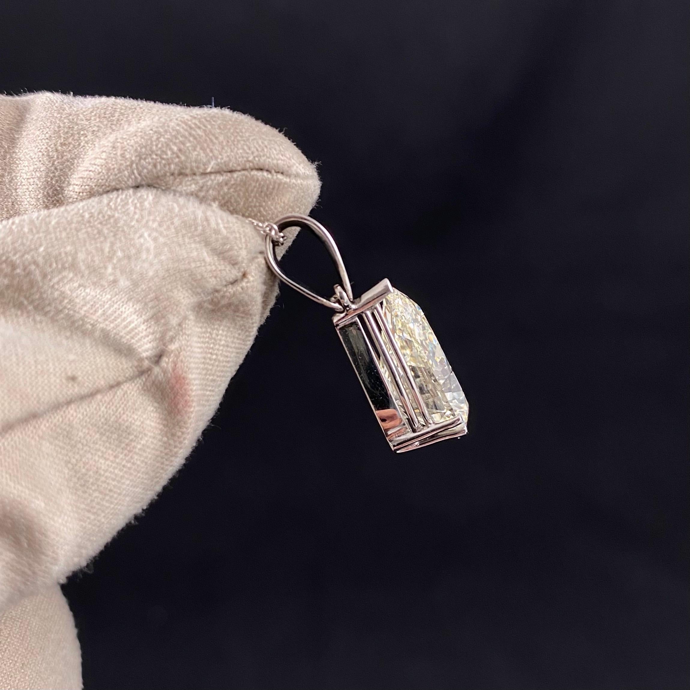 Solitär-Anhänger-Halskette aus Weißgold mit 6,95 Karat birnenförmigem Brillant-Diamant im Angebot 11
