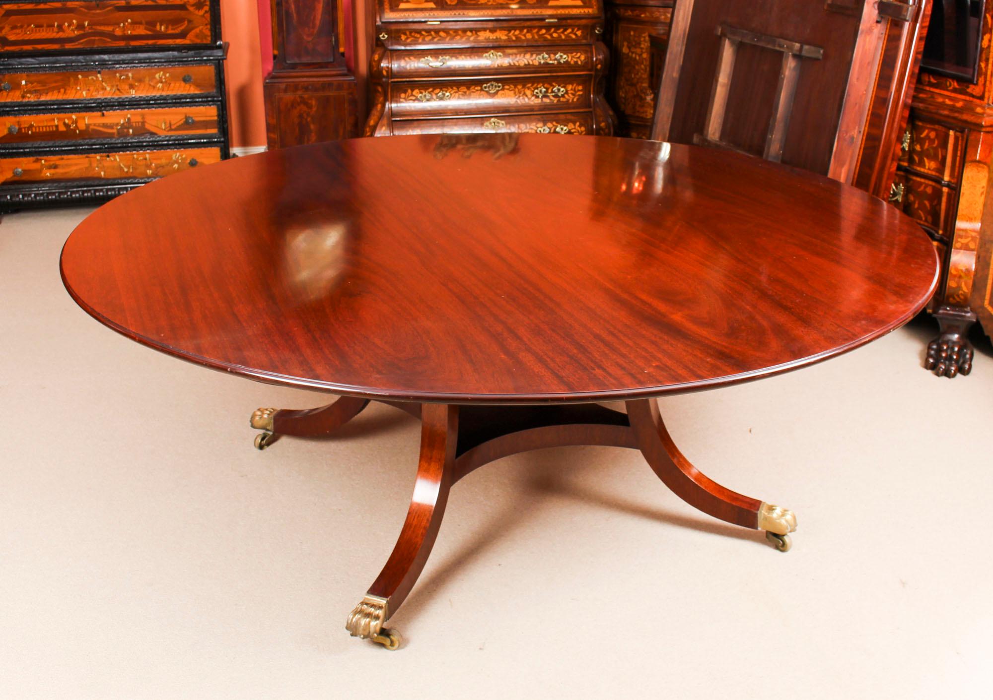 Regency Vintage Round Table and 8 Chairs William Tillman, 20th Century