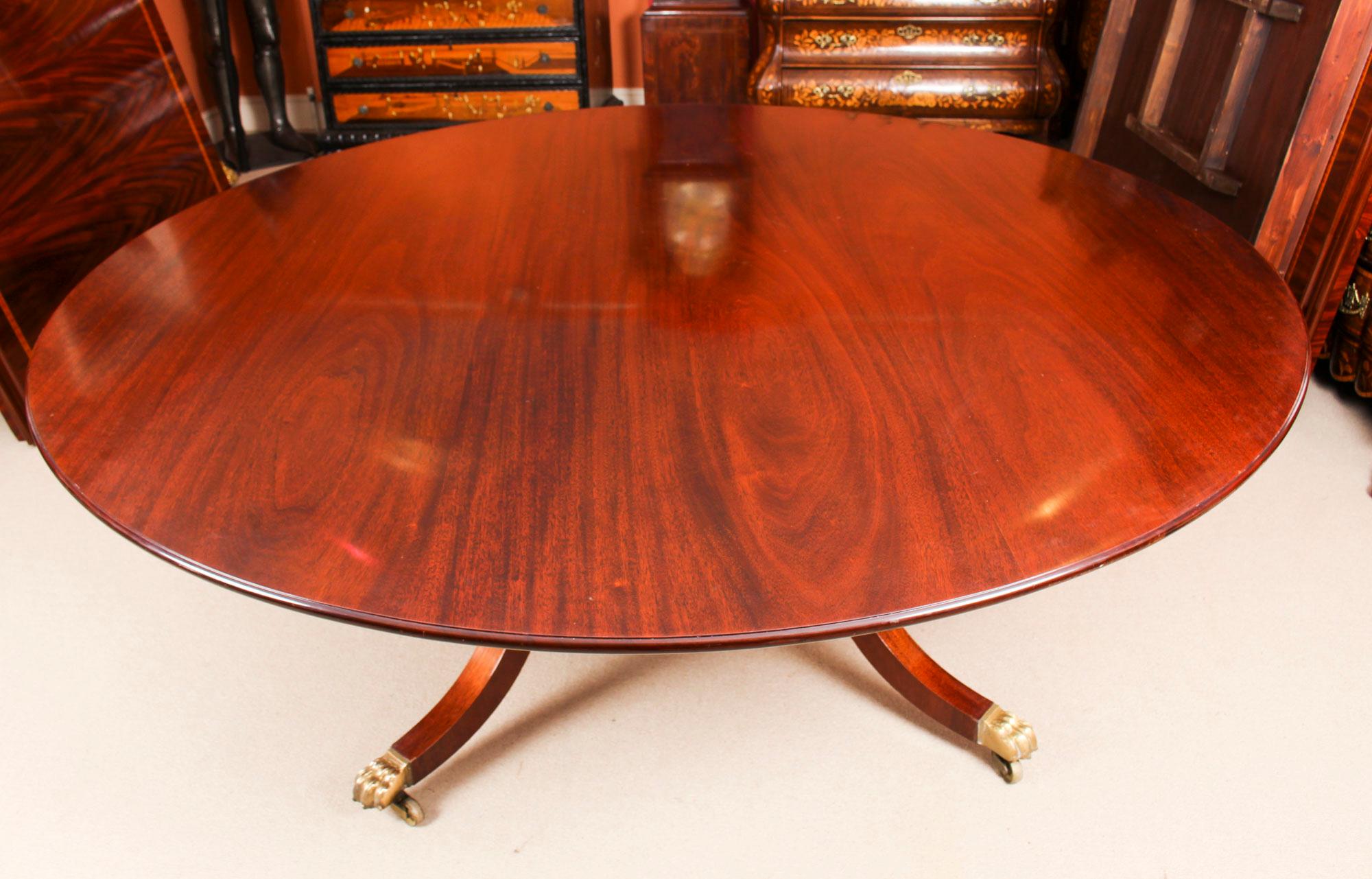 English Vintage Round Table and 8 Chairs William Tillman, 20th Century