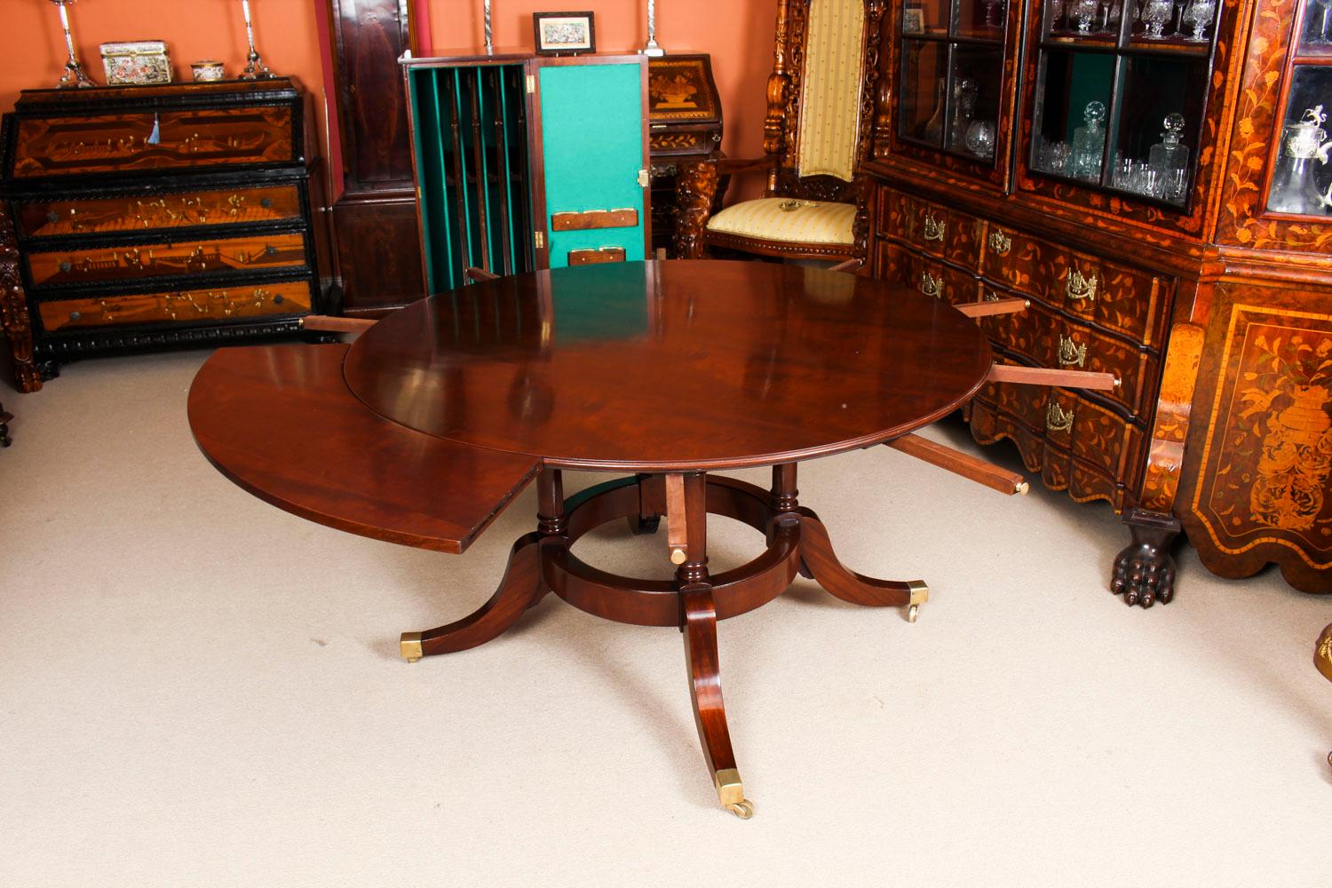 Vintage 6ft Diam Mahogany Jupe Dining Table & Leaf Cabinet. Mid 20th C In Good Condition In London, GB