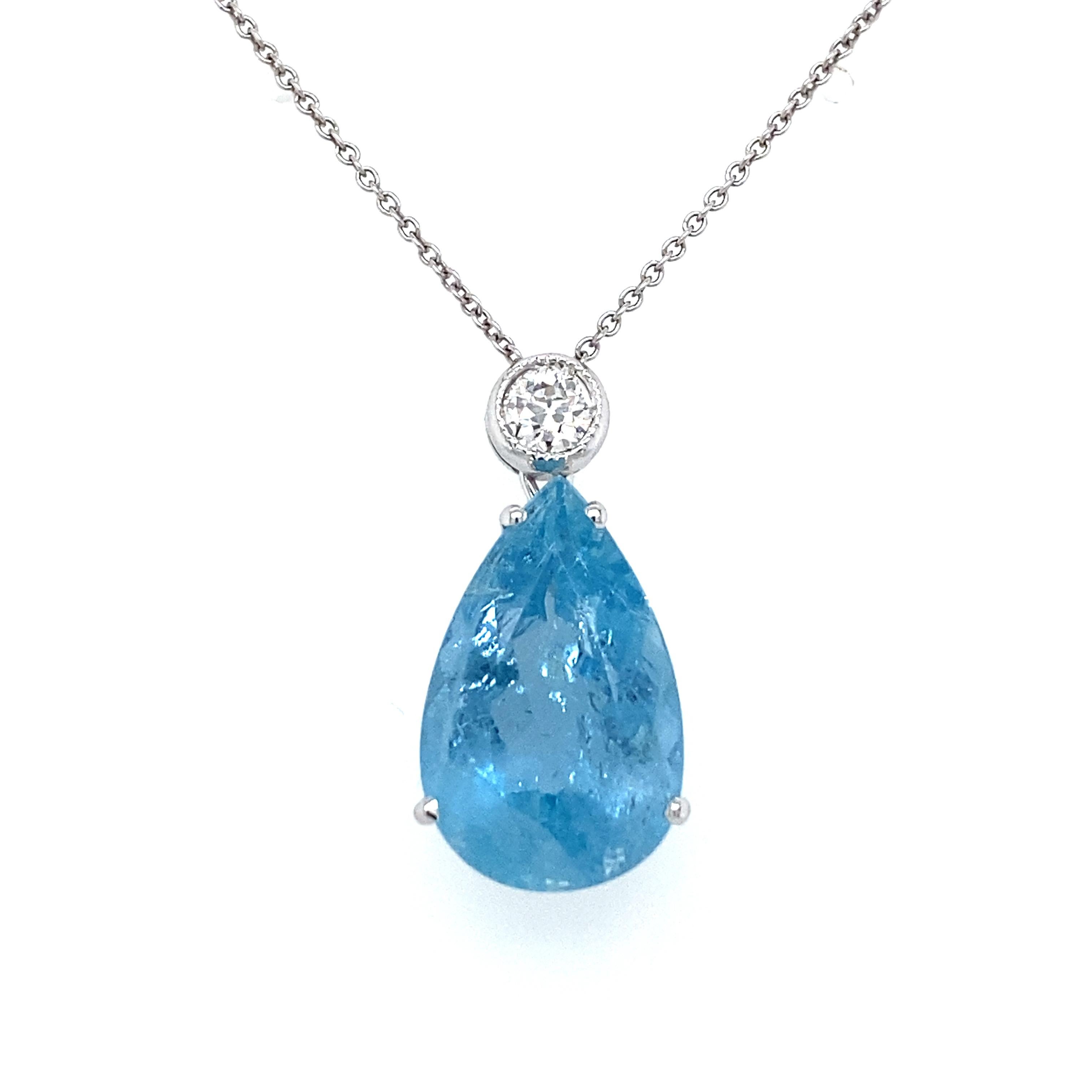 Vintage 7 Carat Aquamarine Diamond Pendant Necklace In Excellent Condition In Napoli, Italy