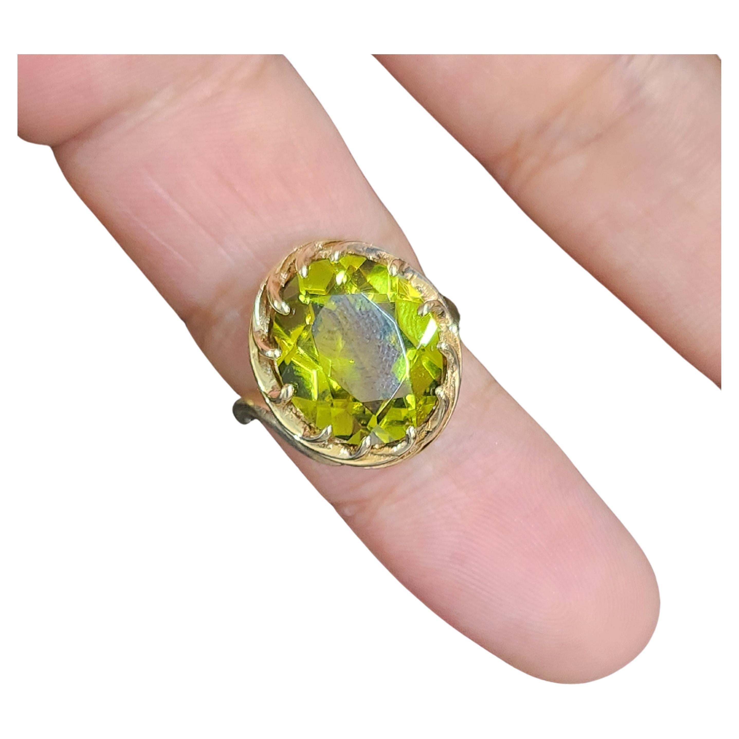 Goldring mit 7 Karat Peridot, Vintage im Angebot 1