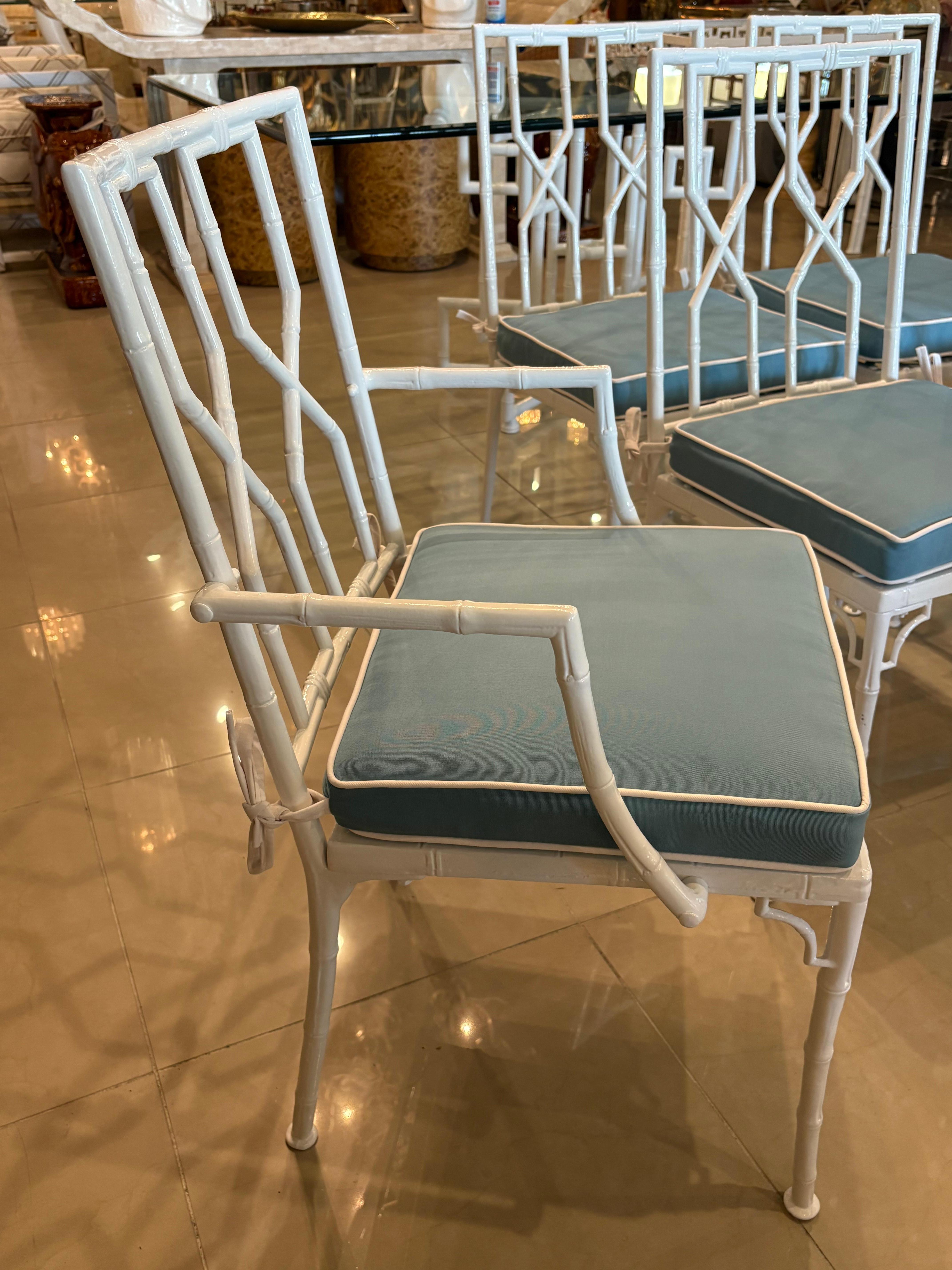 Tavolo da pranzo del patio in finto bambù con 7 pezzi e sedie restaurati in vendita 6