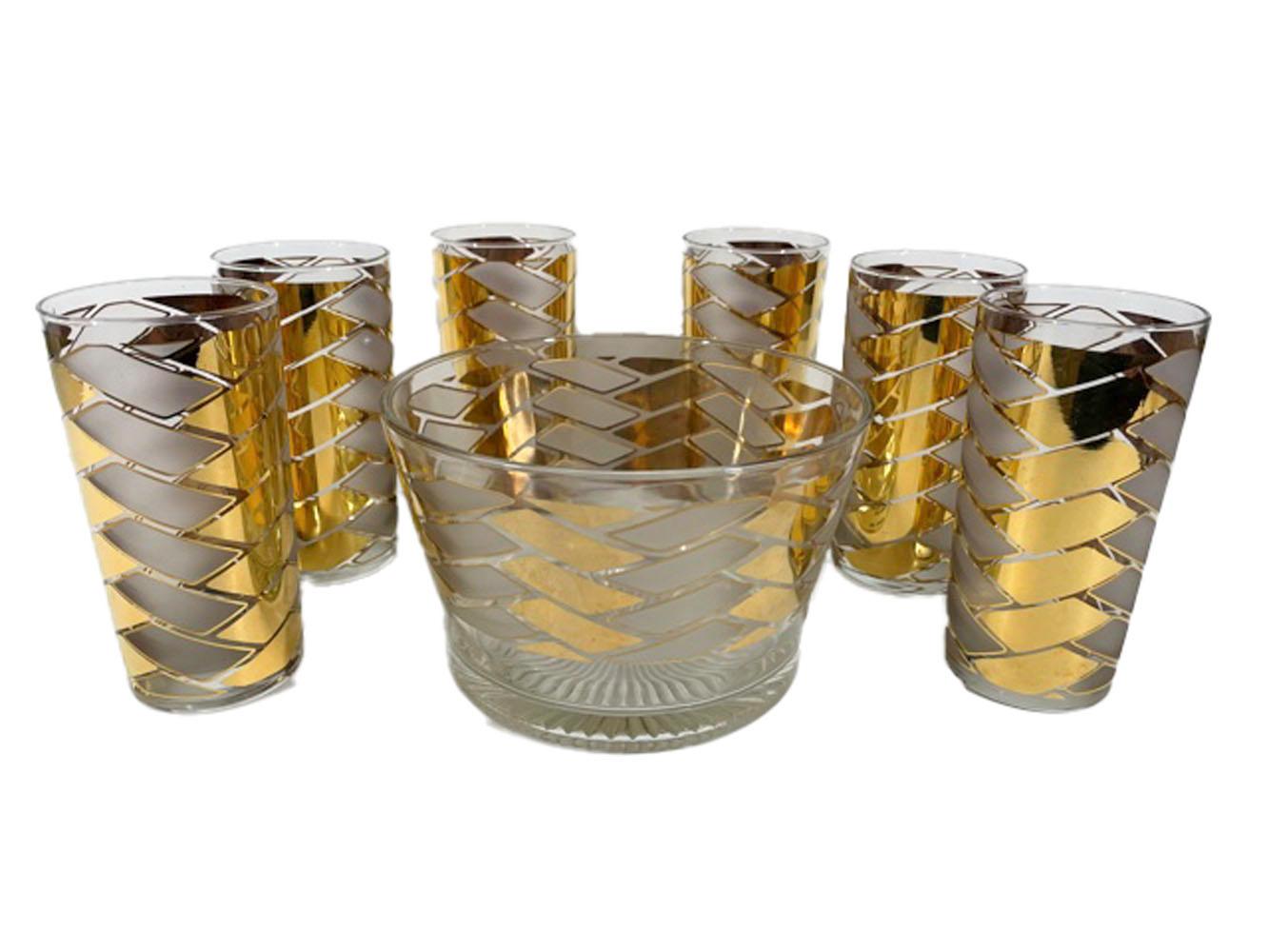 Vintage 7 Piece 22 Karat Gold & Frosted Herringbone Patterned Ice Bowl Set In Good Condition For Sale In Nantucket, MA