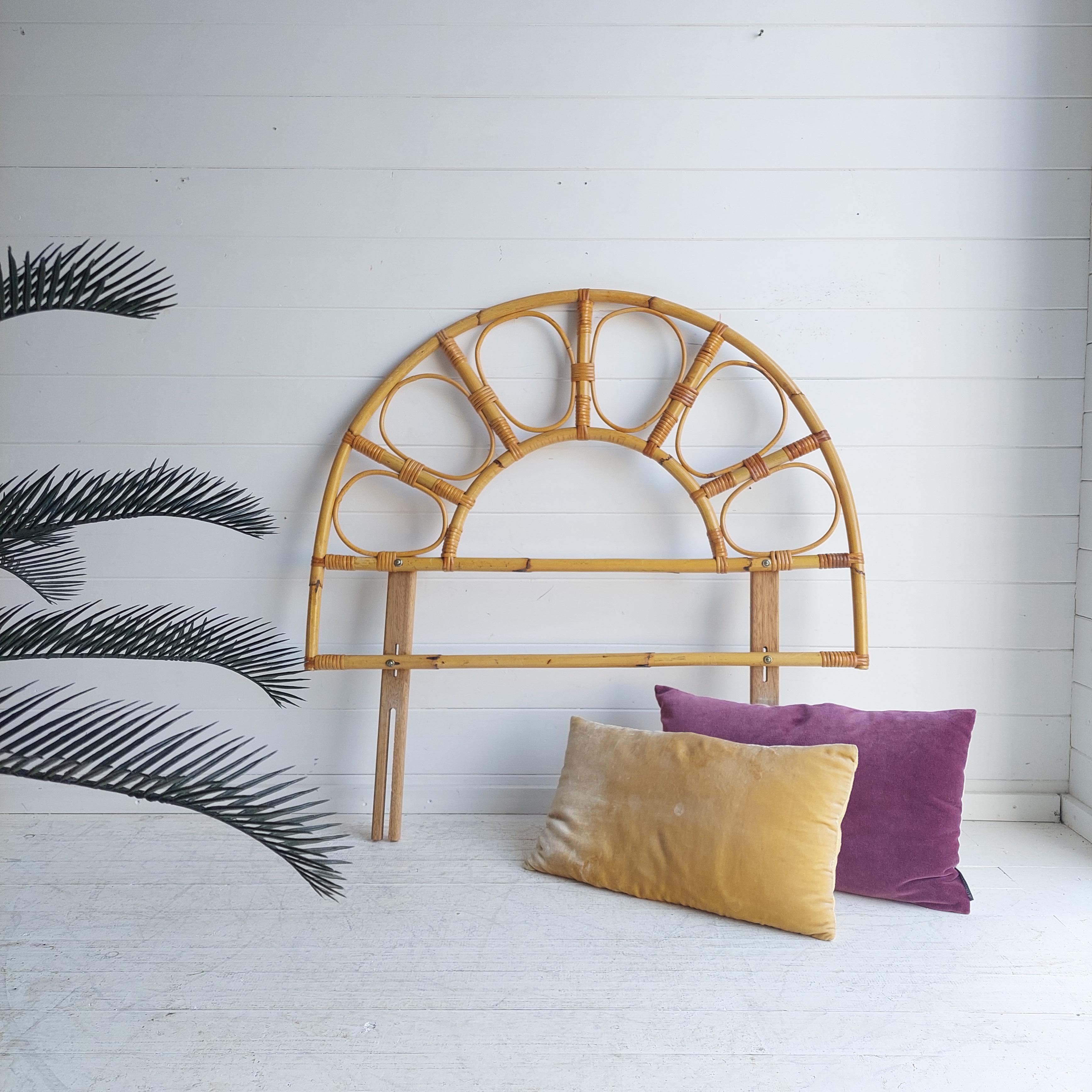 A stunning original vintage 1970's bamboo single headboard, beautiful arched design.
 1970s, rare and original, vintage bamboo & wicker peacock sunburst floral design. 
Gorgeous for those Scandi trends
It would look amazing in a child or teenagers