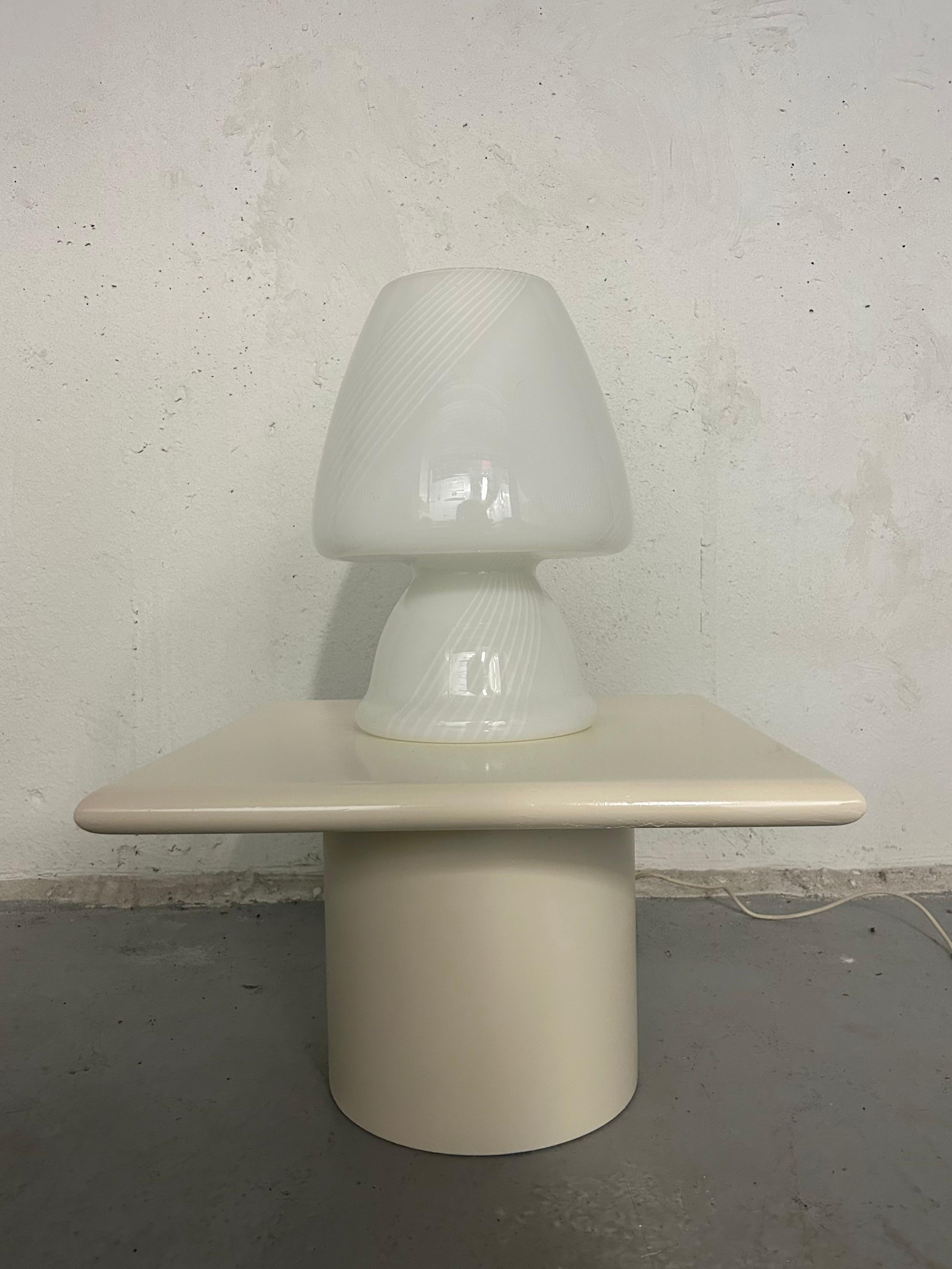 Vintage 70s Blown Glass Mushroom Lamp In Good Condition For Sale In Brooklyn, NY