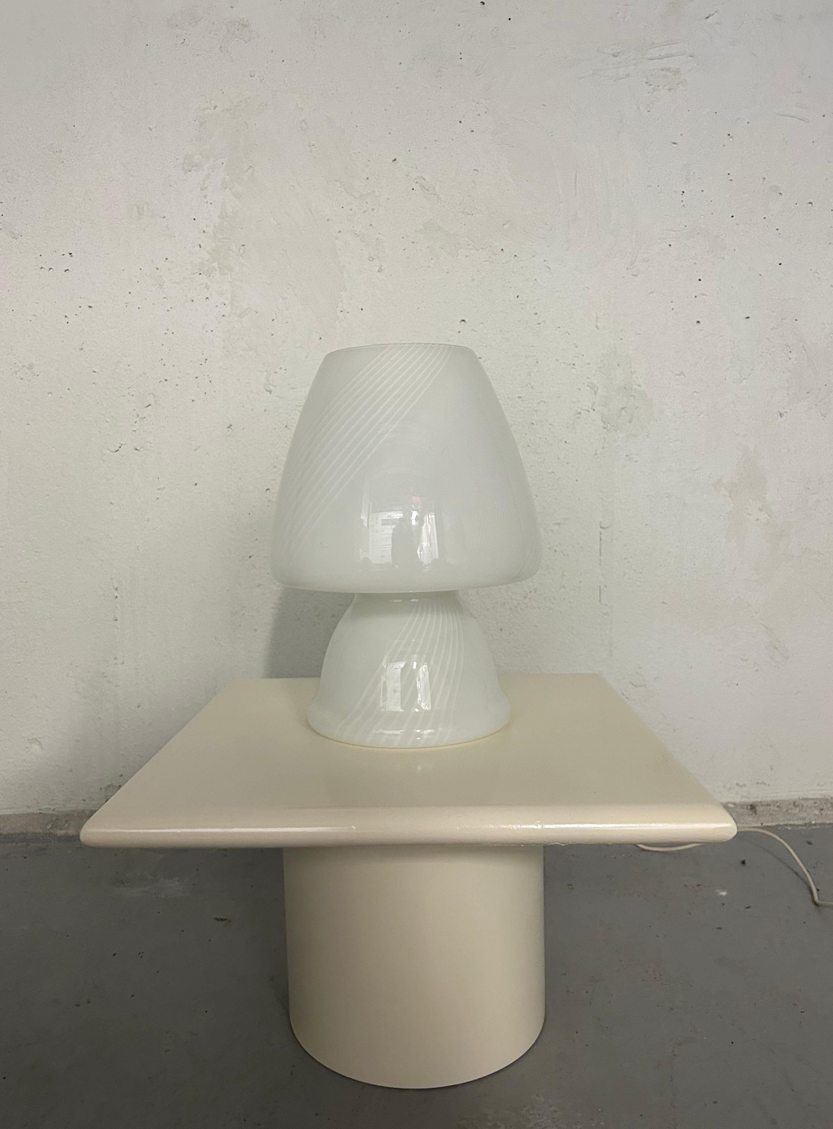 Vintage 70s Blown Glass Mushroom Lamp In Good Condition For Sale In Brooklyn, NY