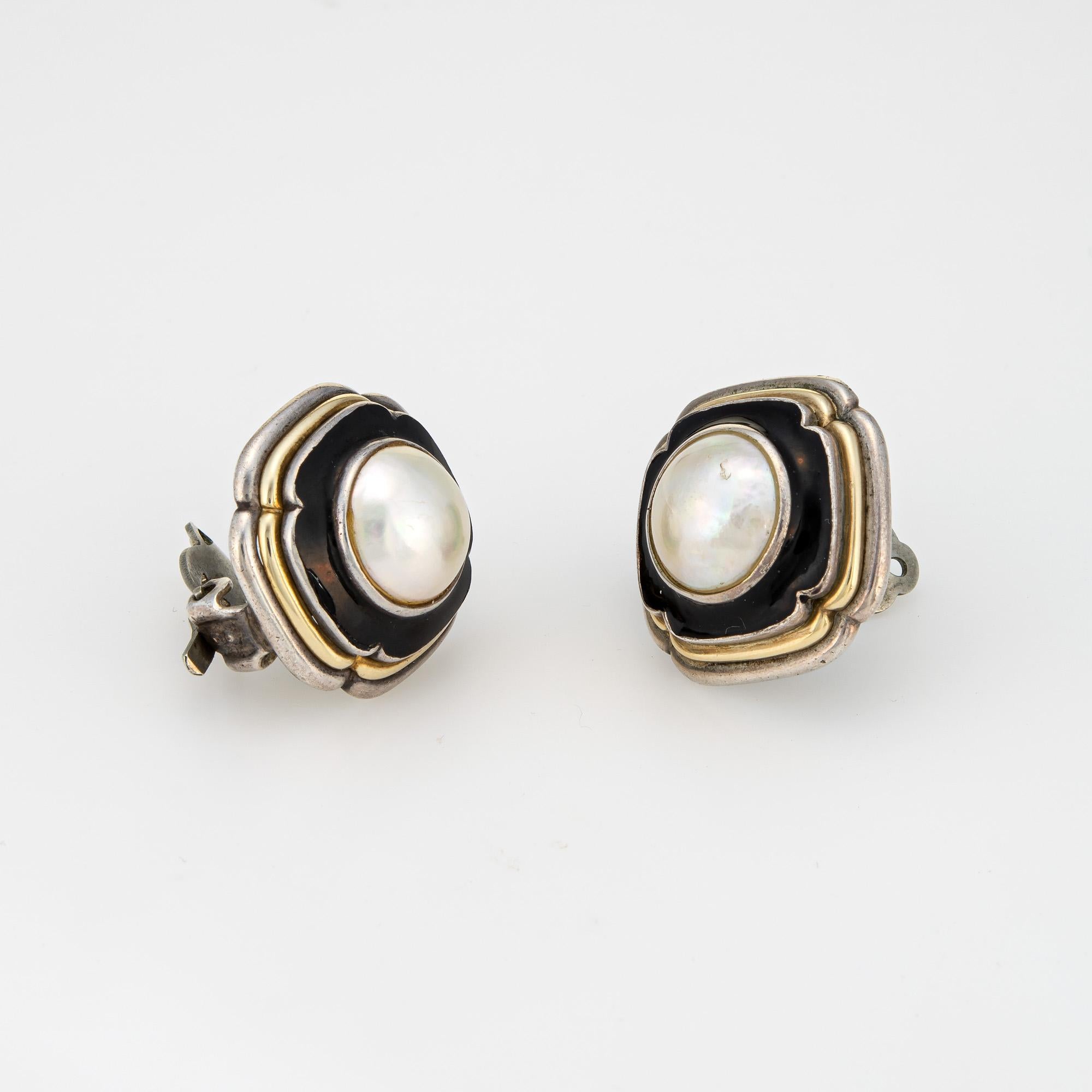 Stylish vintage Cartier Mabe pearl earrings crafted in sterling silver and 18 karat yellow gold (circa 1970s).  

Two 10mm Mabe pearls are set into the earrings. The pearls exhibit a glossy luster with rose & green overtones. The pearls are framed