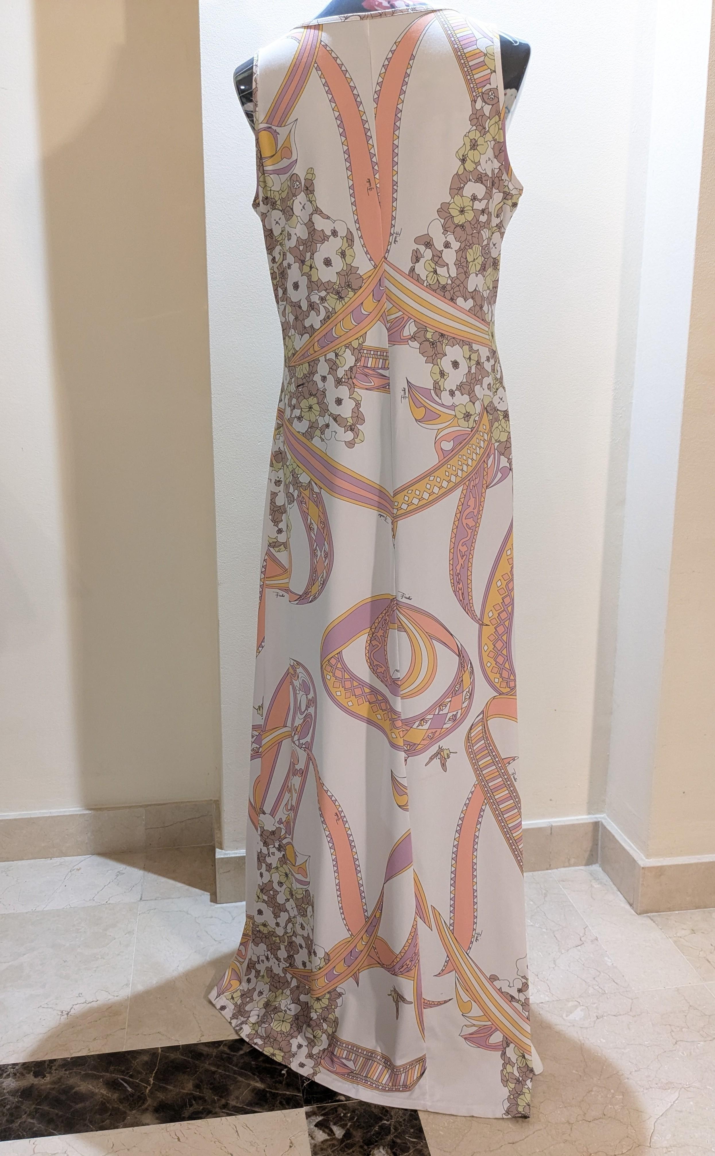 Marron Vintage  EMILIO PUCCI Robe longue en soie rose imprimée de fleurs pastel en vente