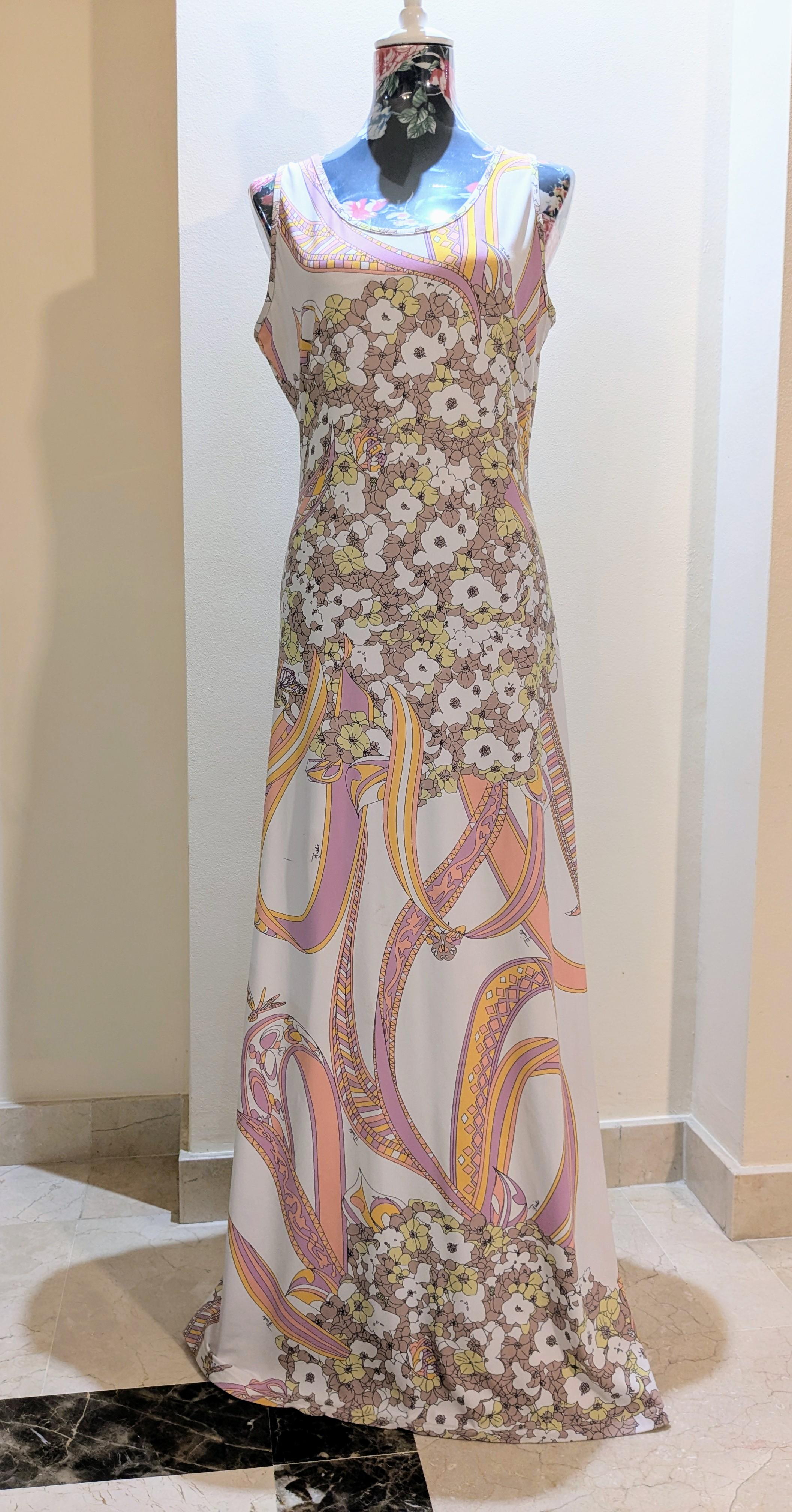 Vintage  EMILIO PUCCI Robe longue en soie rose imprimée de fleurs pastel en vente 1