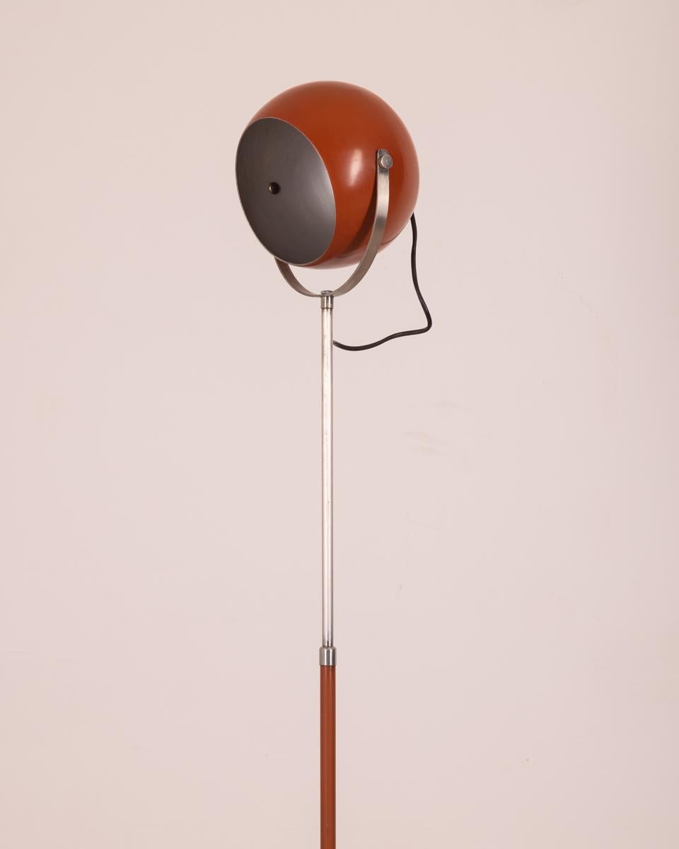 Floor lamp with marble base and orange and chromed metal structure, adjustable spherical lampshade, 70s.

Conditions: In good condition, functional, may show signs of wear caused by time.

Dimensions: Height 155cm; Diameter 23cm

Materials:
