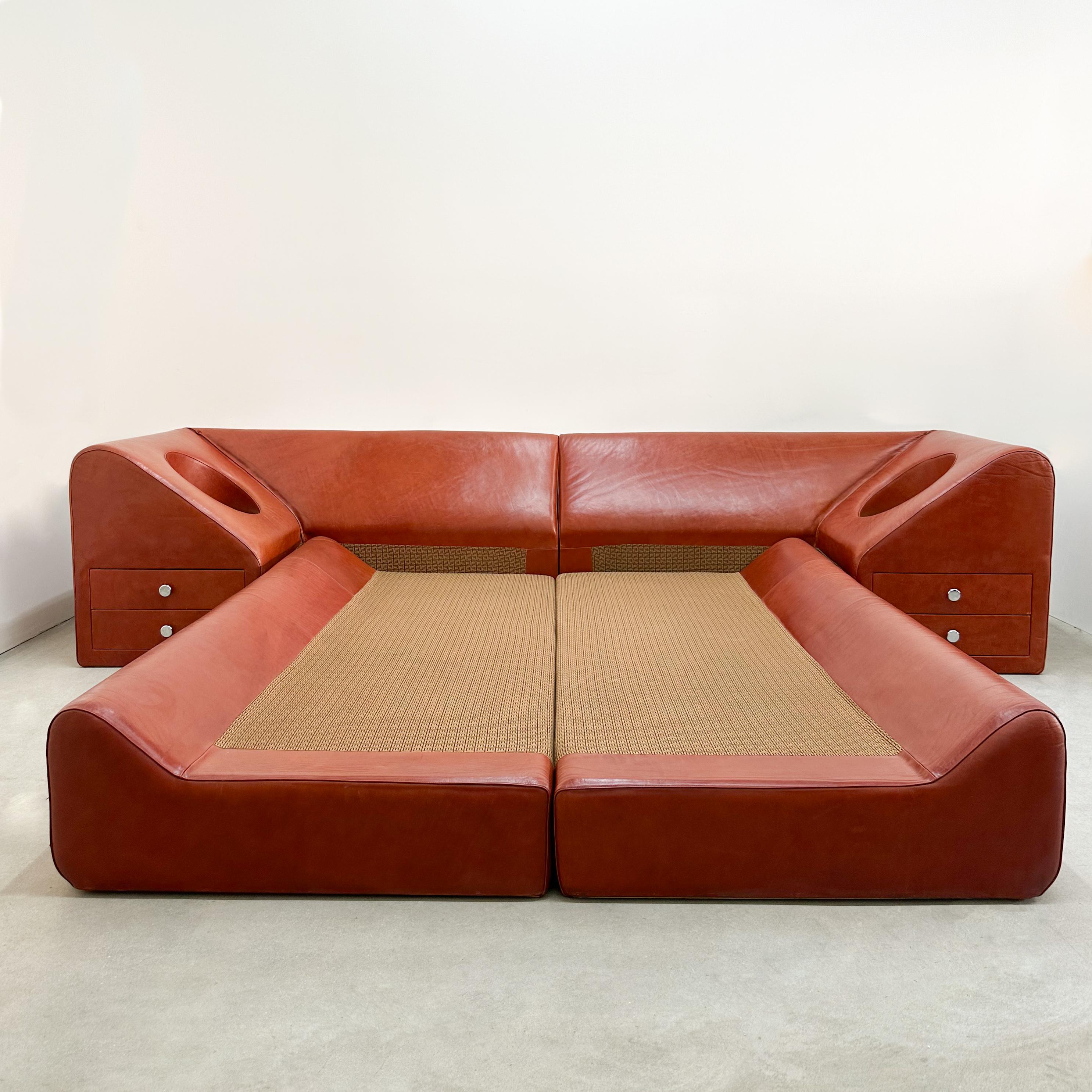 Mid-Century Modern Vintage 70s Guido Faleschini Leather Bed for i4 Mariani Pace Collection For Sale