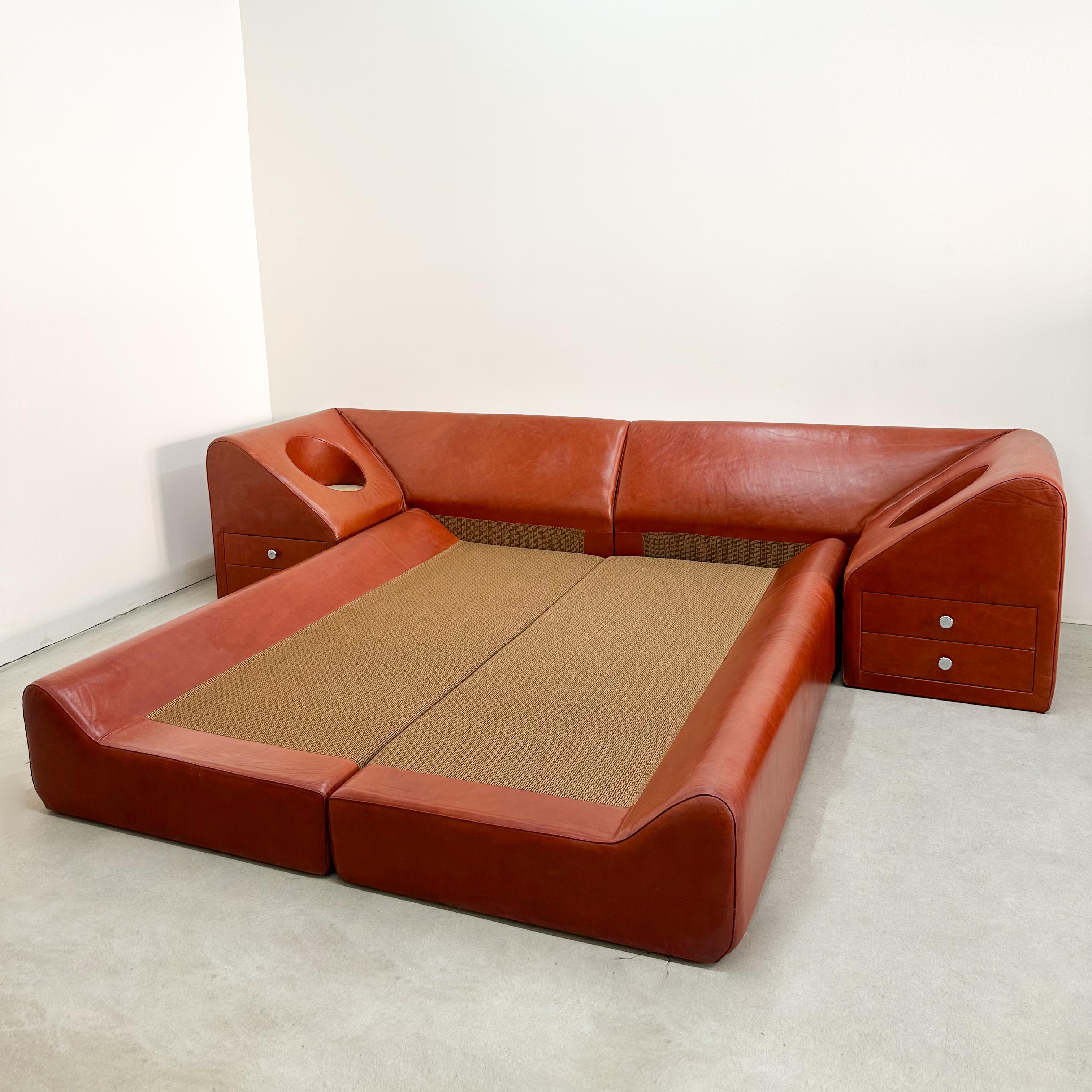 Italian Vintage 70s Guido Faleschini Leather Bed for i4 Mariani Pace Collection For Sale