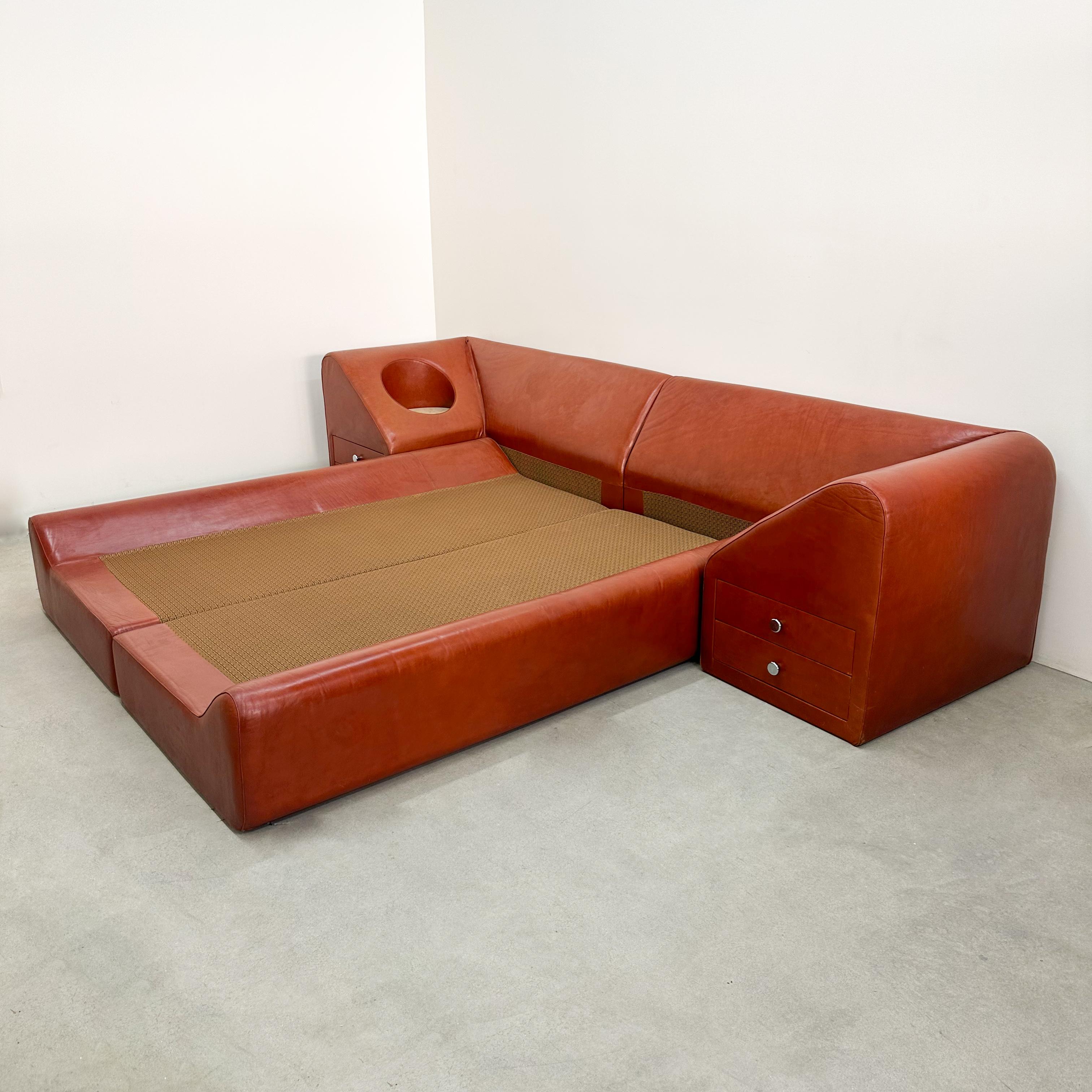 Vintage 70s Guido Faleschini Leather Bed for i4 Mariani Pace Collection In Good Condition For Sale In Palm Desert, CA