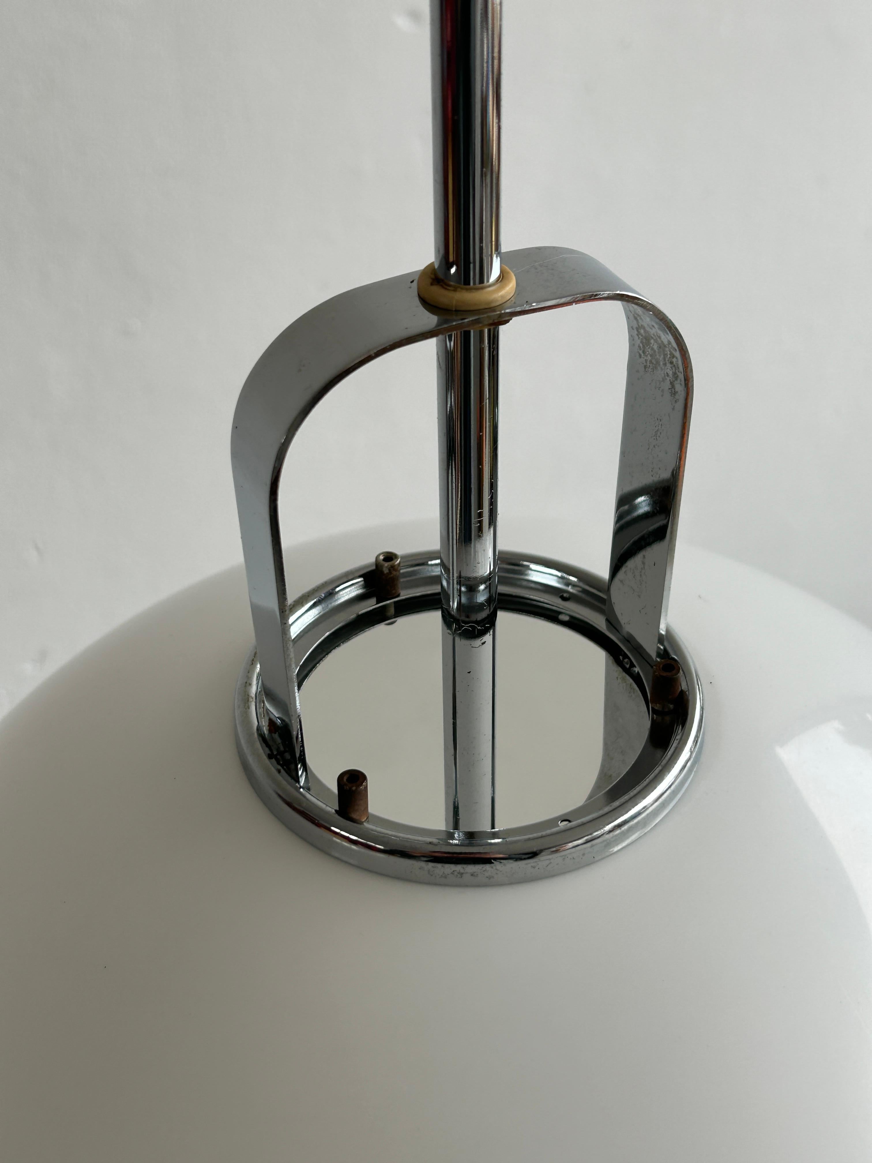Vintage 1970er Meblo 'Lucerna' Stehlampe von Harvey Guzzini, Vintage im Zustand „Gut“ in Zagreb, HR