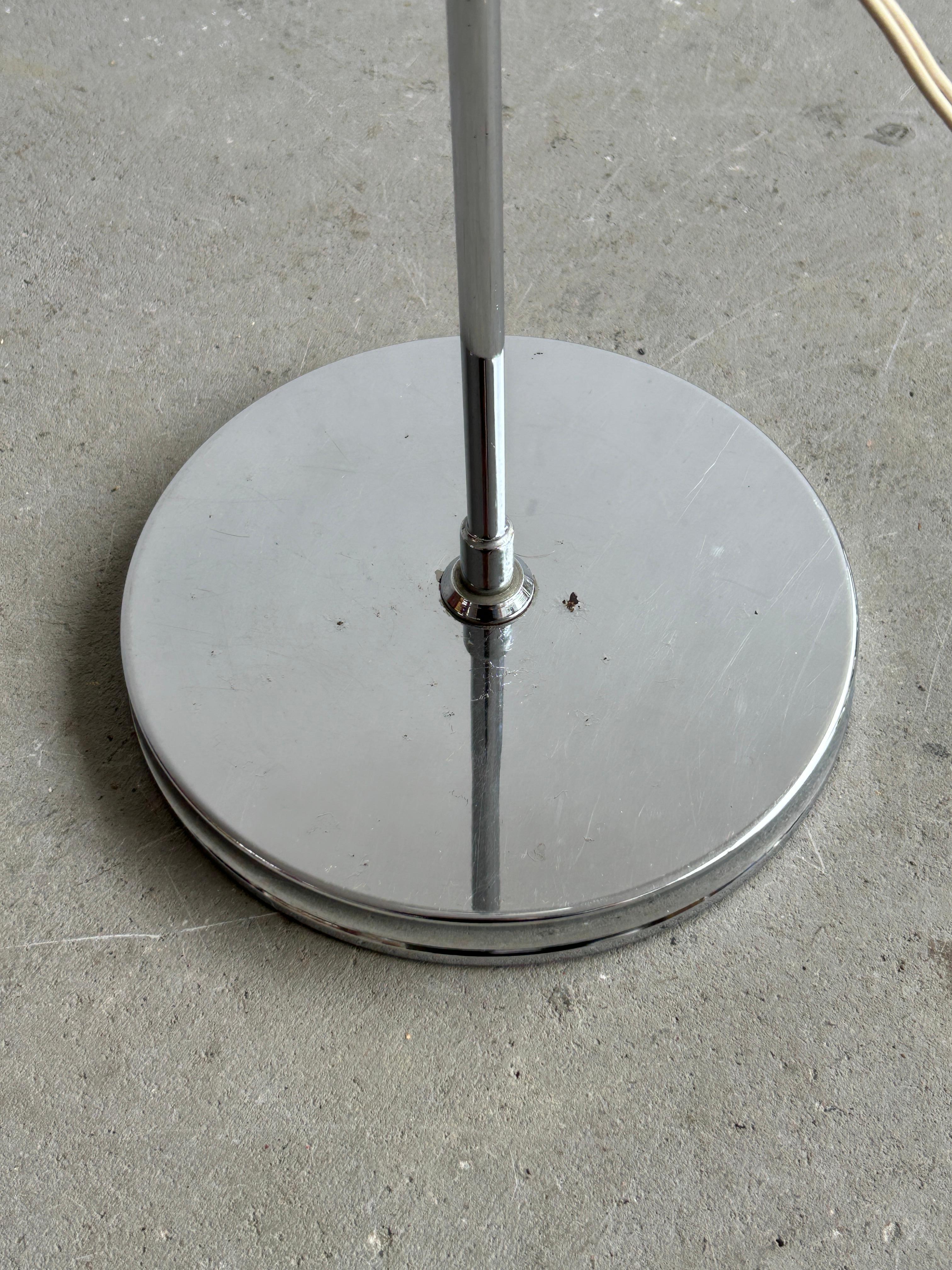 Vintage 1970er Meblo 'Lucerna' Stehlampe von Harvey Guzzini, Vintage (Ende des 20. Jahrhunderts)
