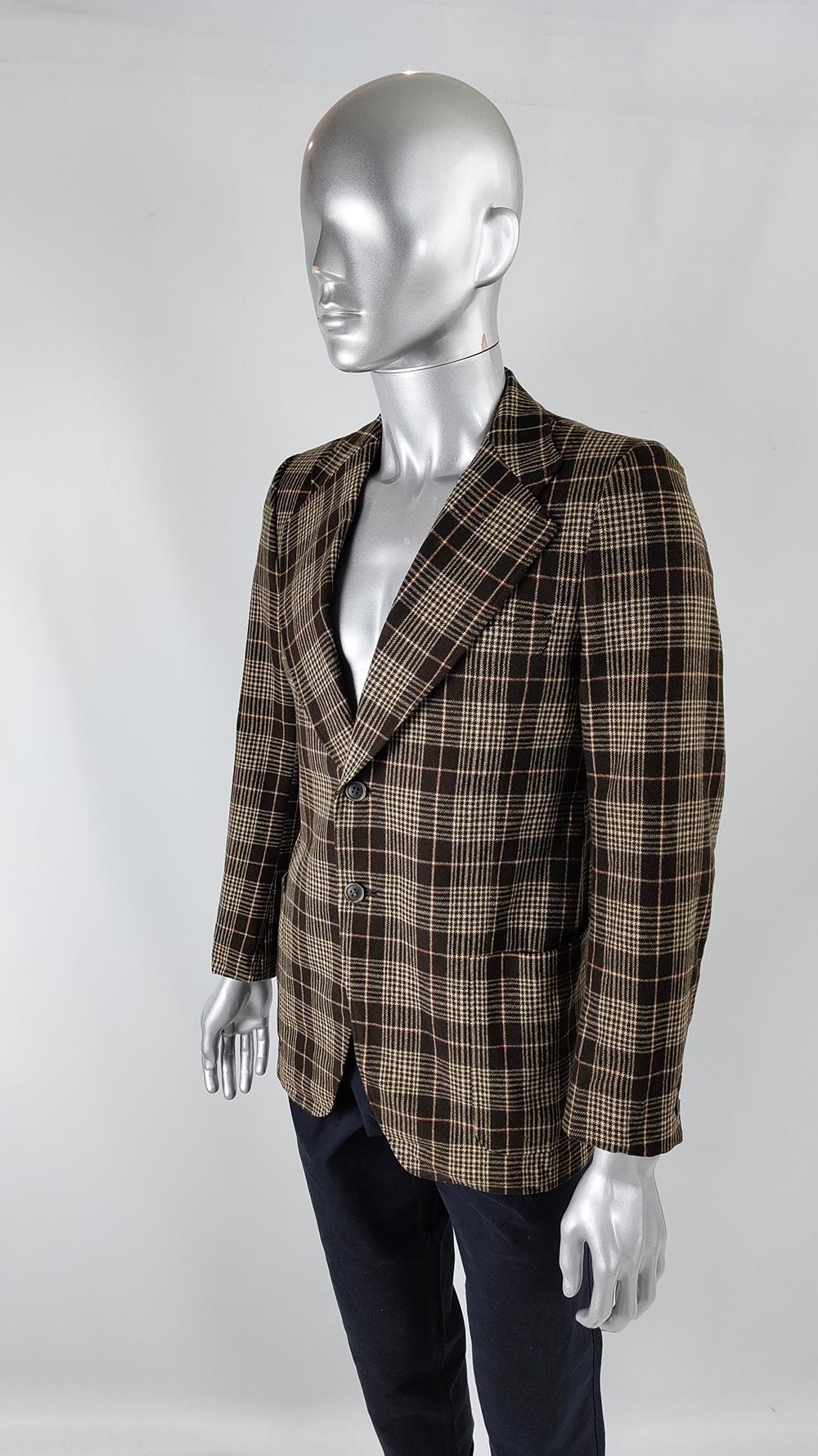 Vintage 70s Mens Italian Pure Virgin Wool Checked Blazer Jacket, 1970s In Excellent Condition For Sale In Doncaster, South Yorkshire