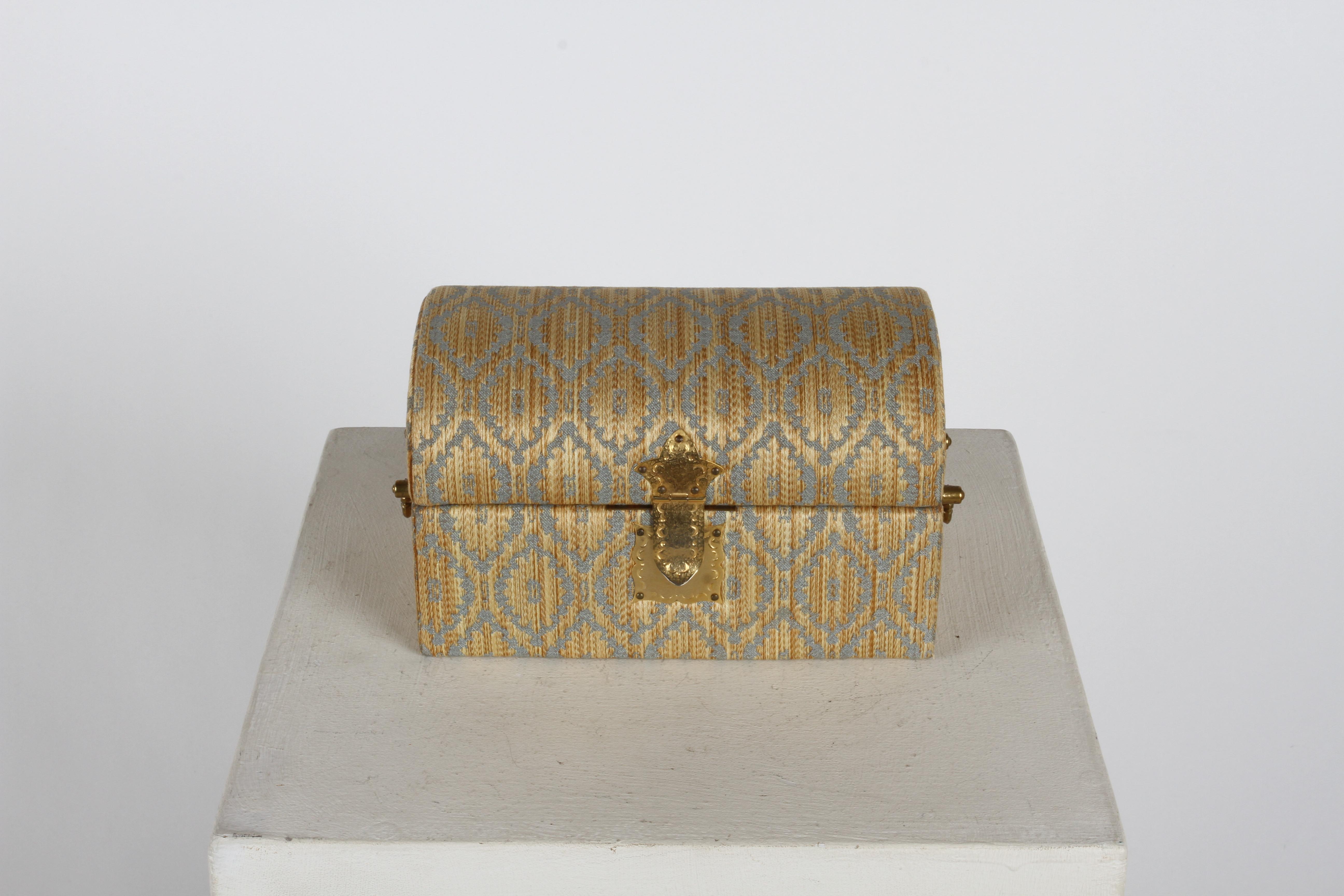 Glamorous Hollywood Regency vintage casket form jewelry box or treasure chest retailed by Neiman-Marcus, covered in Italian made Jacquard velvet with silver thread with carrying handles and locking clasp. The luxurious interior is lined with a blue