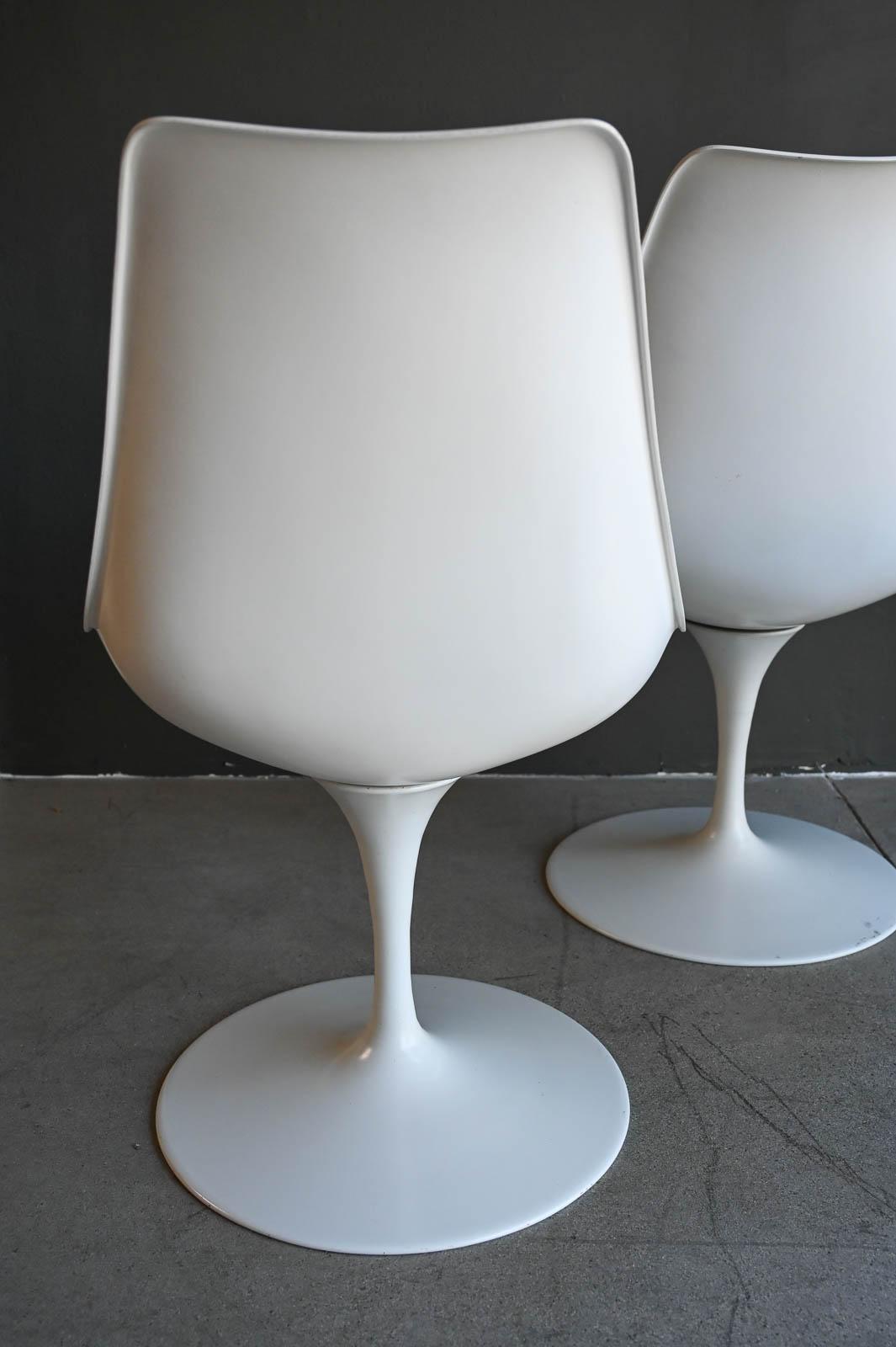 Vintage 70's Saarinen Style Tulip Chairs, Set of 4 with Velvet Seat Cushions For Sale 3