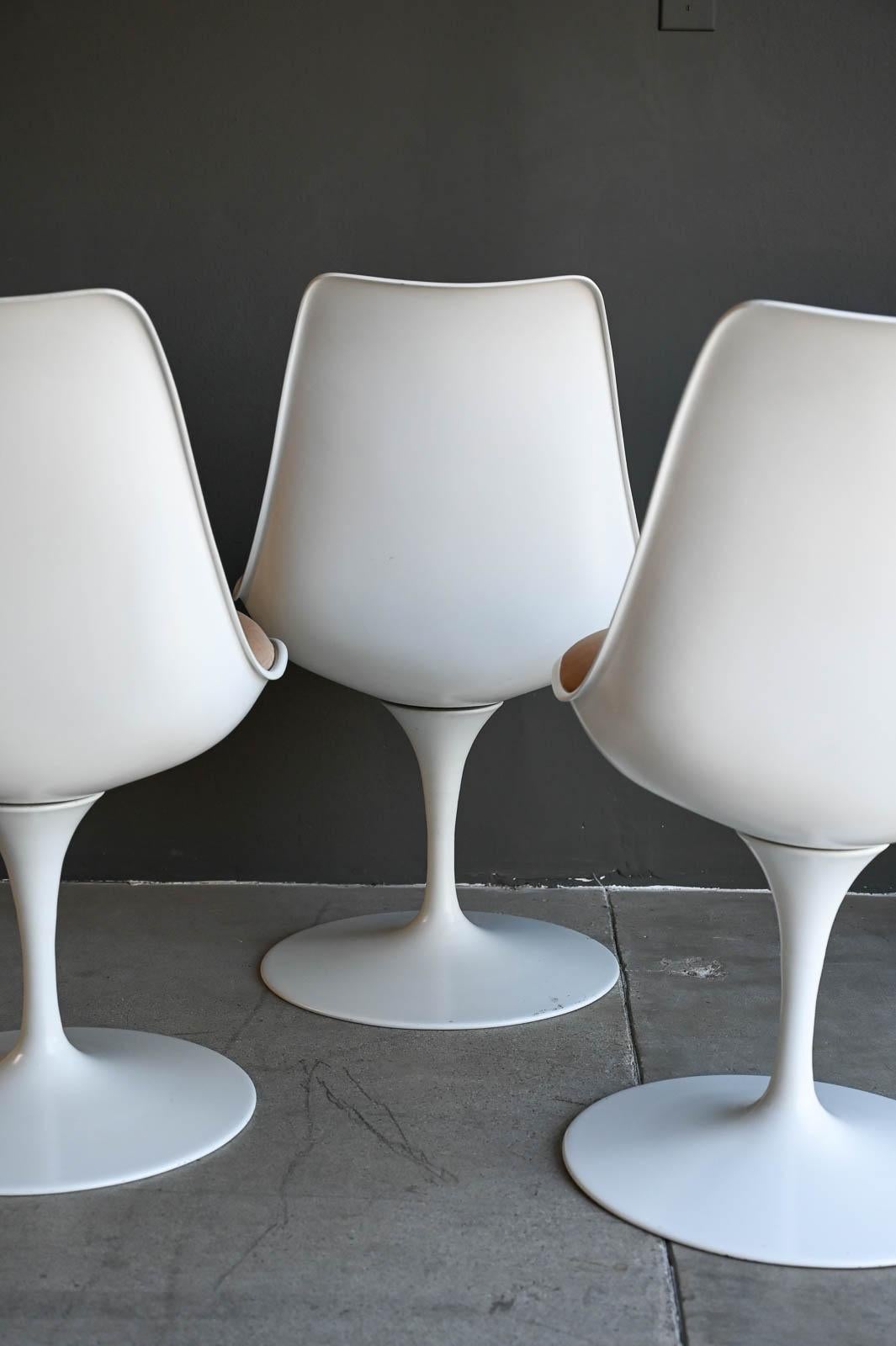 Vintage 70's Saarinen Style Tulip Chairs, Set of 4 with Velvet Seat Cushions For Sale 4