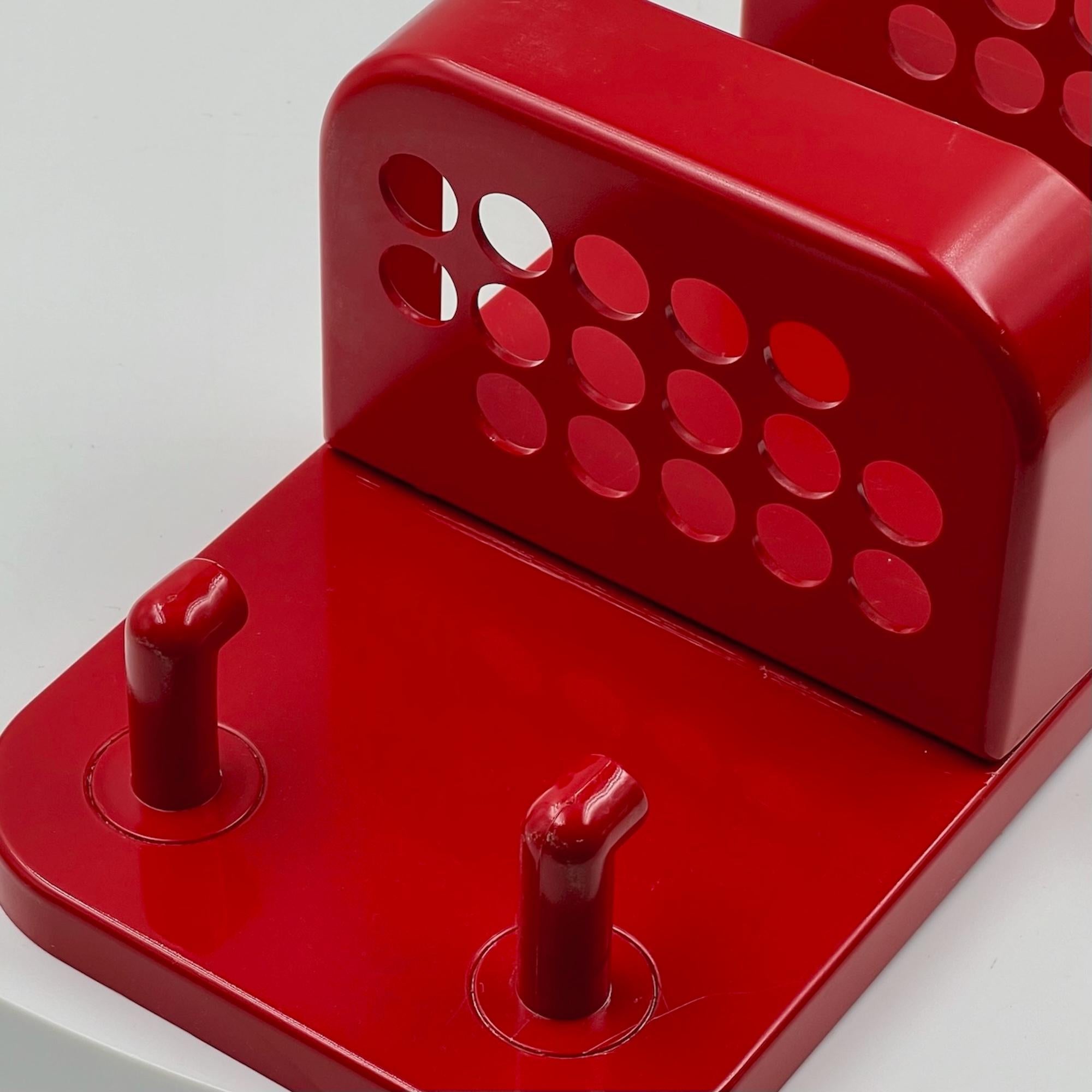 Vintage 70s Space Age Red Plastic Wall Organizer by Makio Hasuike for Gedy In Good Condition In San Benedetto Del Tronto, IT