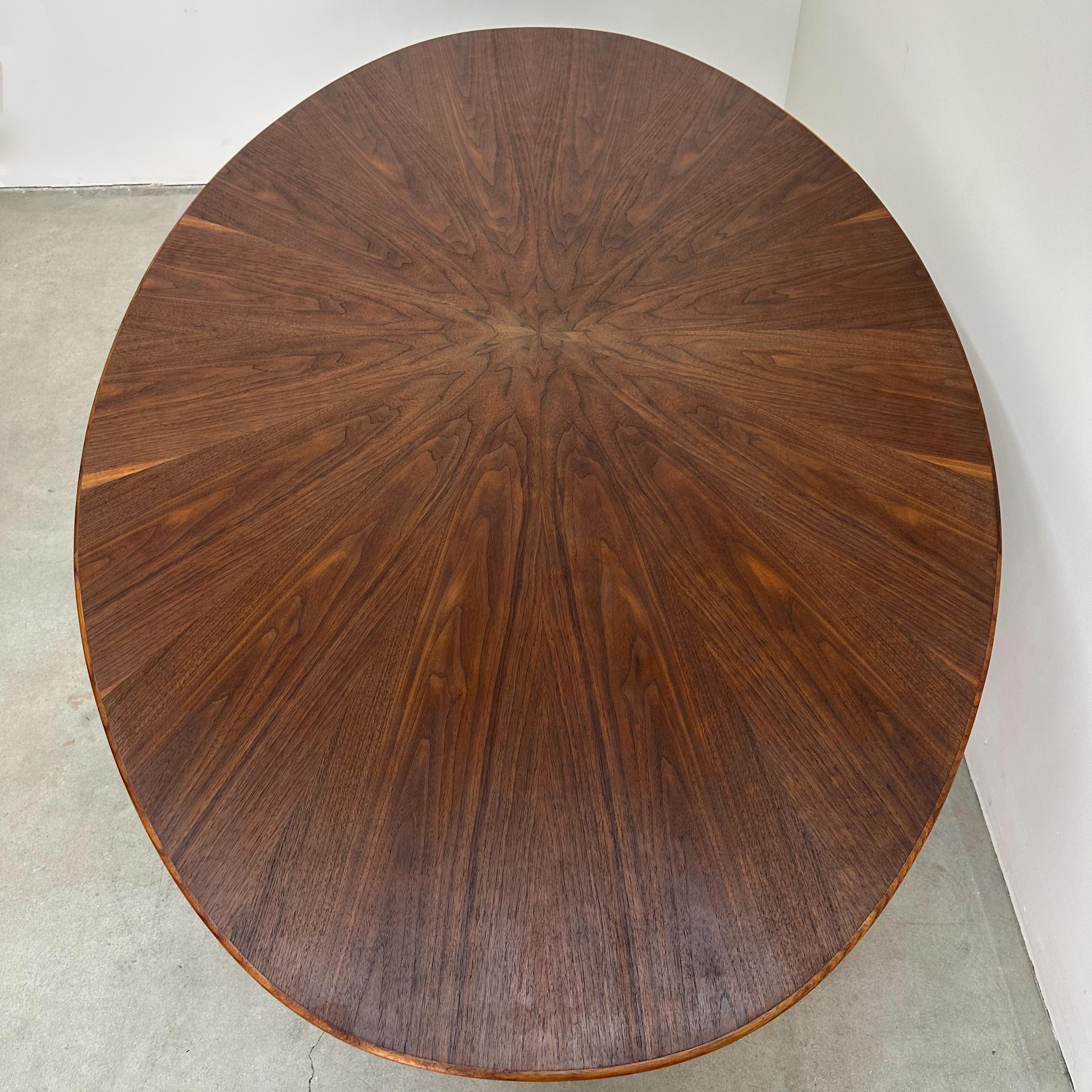 Mid-Century Modern Vintage 70s Stow & Davis Oval Dining Table – Walnut Starburst Top & Chrome Base For Sale