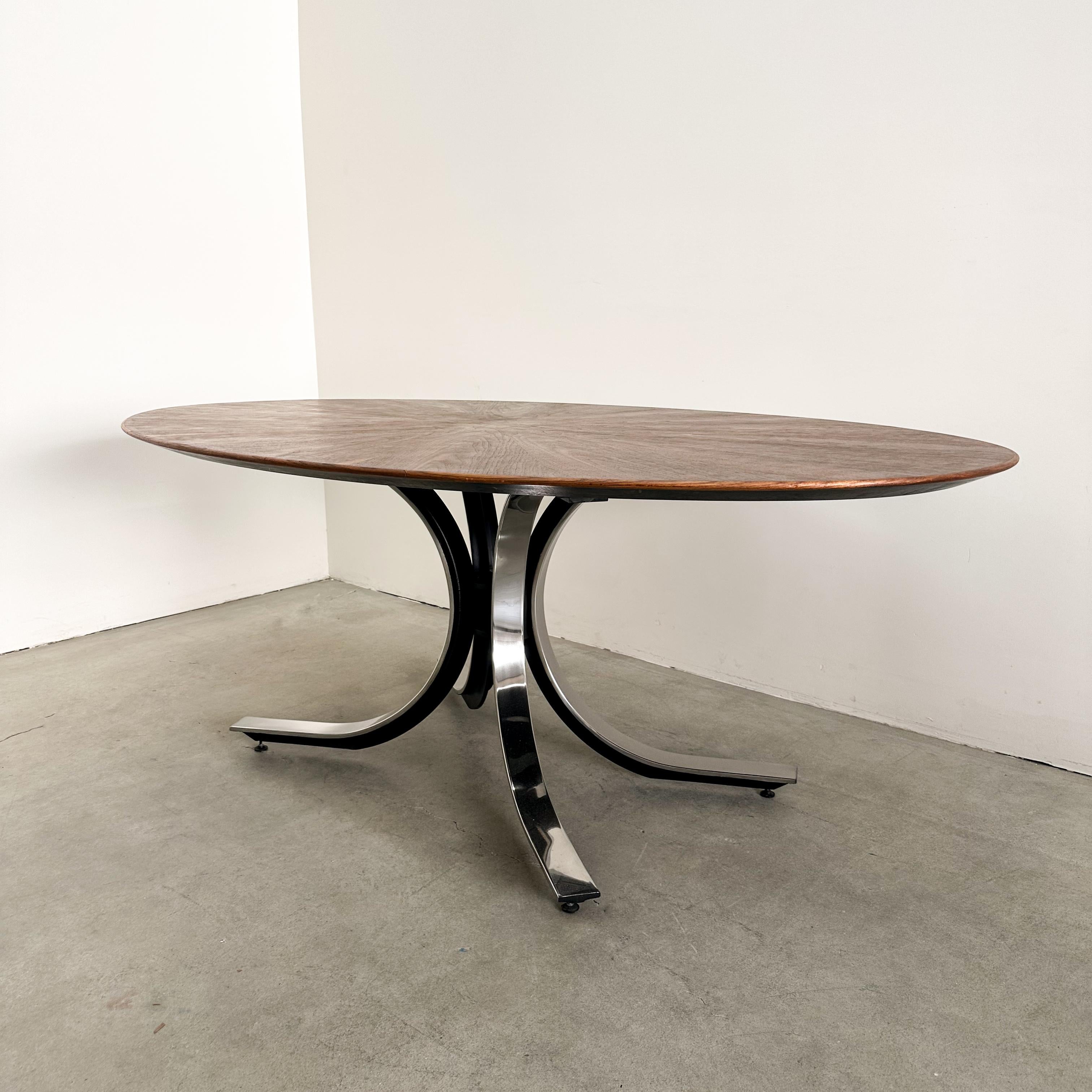 Vintage 70s Stow & Davis Oval Dining Table – Walnut Starburst Top & Chrome Base In Good Condition For Sale In Palm Desert, CA
