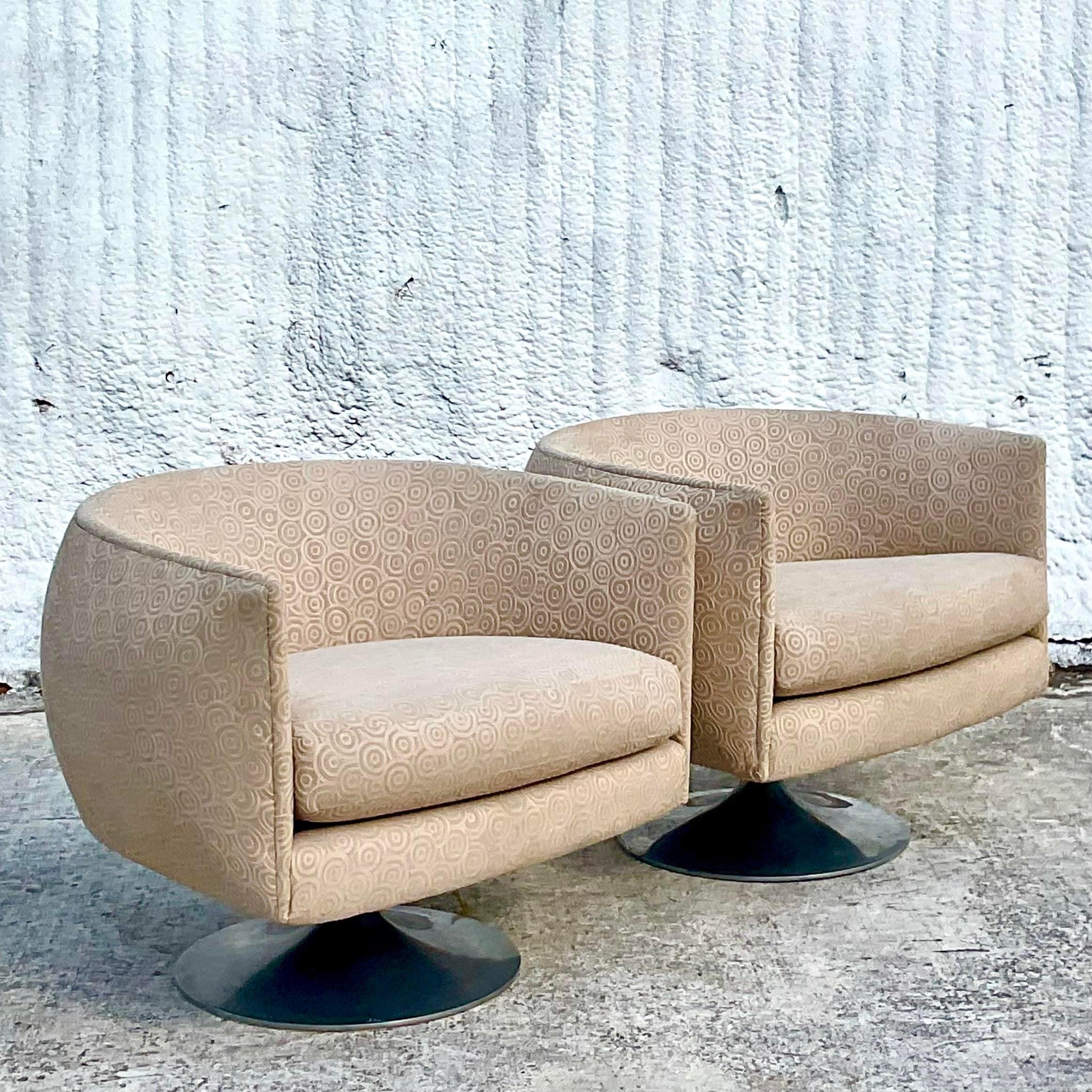 Vintage 1970s Swivel Tub Chairs After Milo Baughman, a Pair In Good Condition In west palm beach, FL