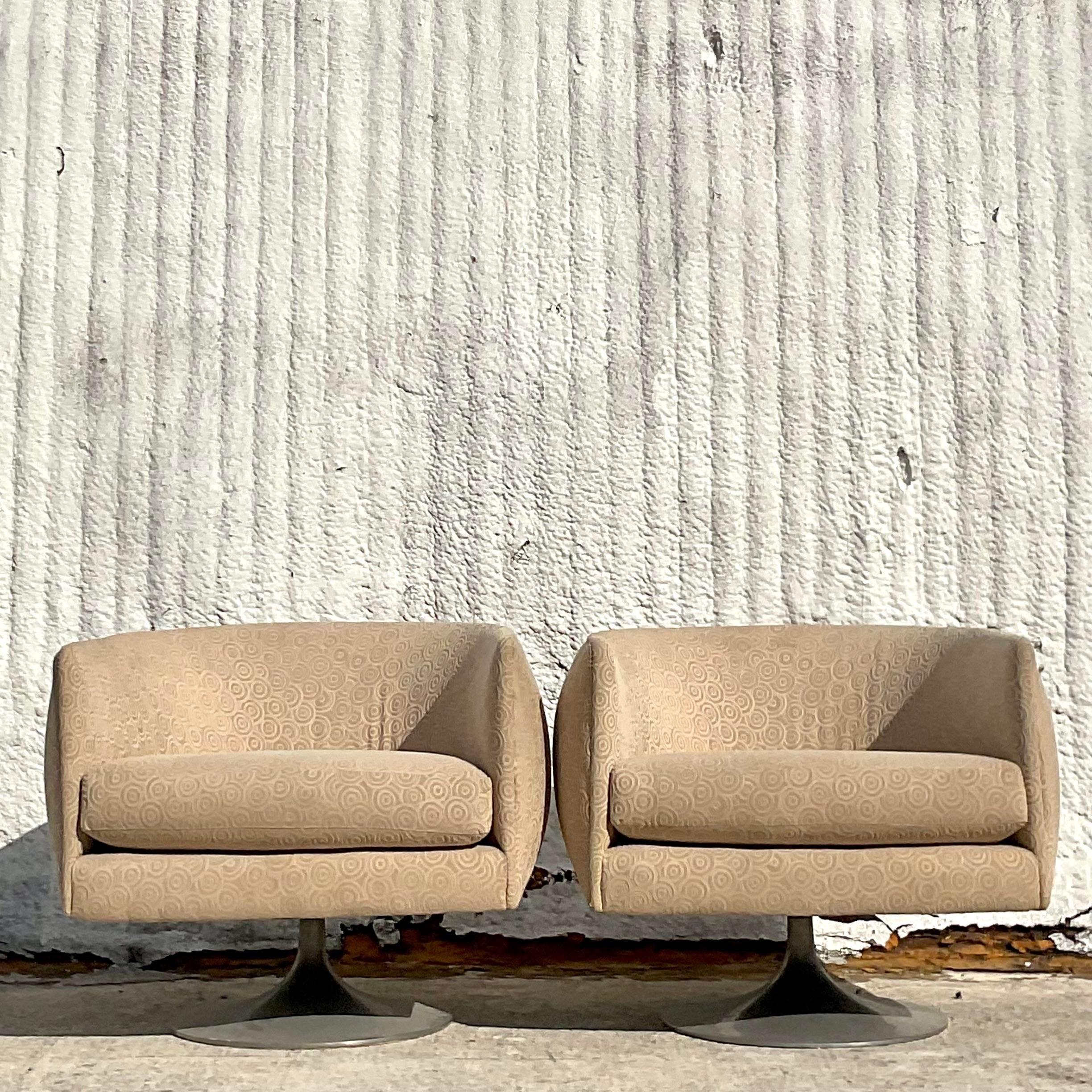 Vintage 1970s Swivel Tub Chairs After Milo Baughman, a Pair 3