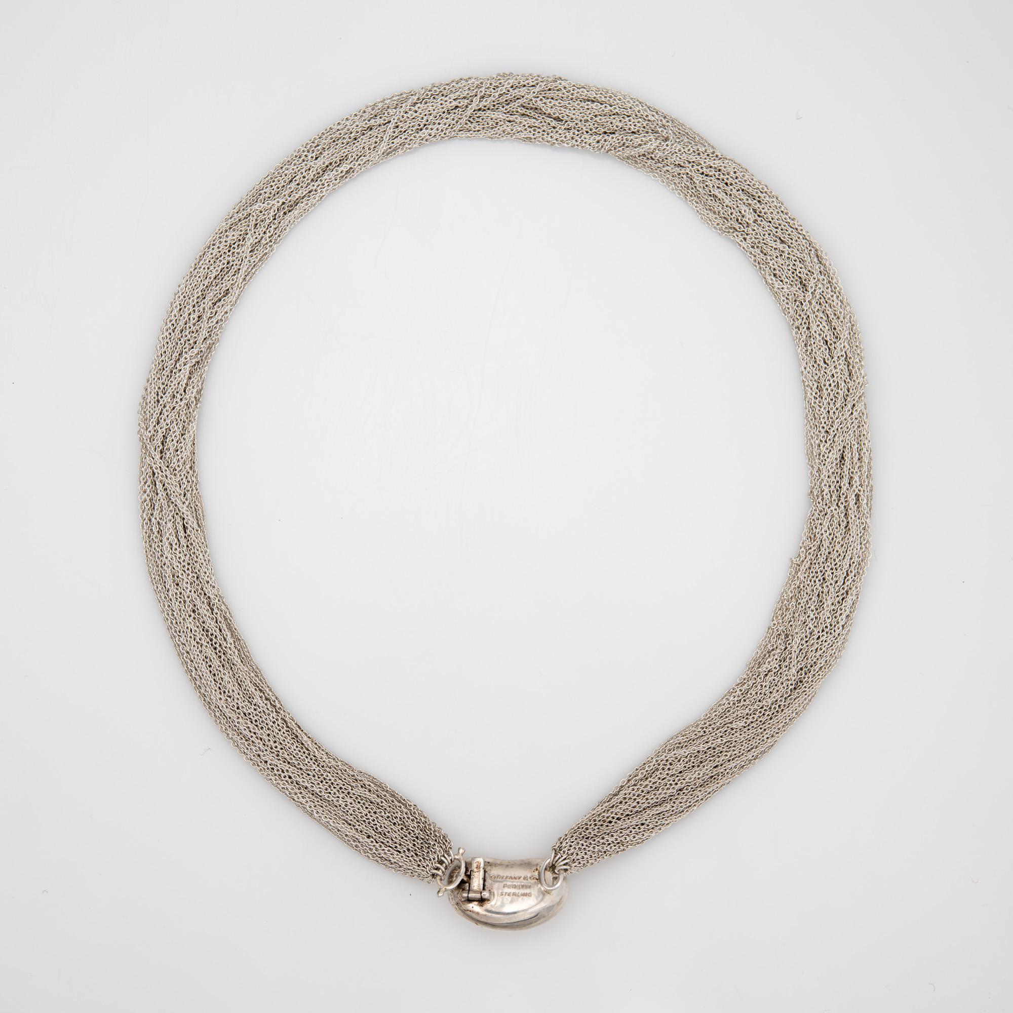Élégant collier de haricots multibrins vintage de Tiffany & CIRCA, réalisé en argent sterling (vers les années 1970-1980).  

Le fermoir en forme de haricot est une création classique d'Elsa Peretti et constitue un excellent exemple de ses premières