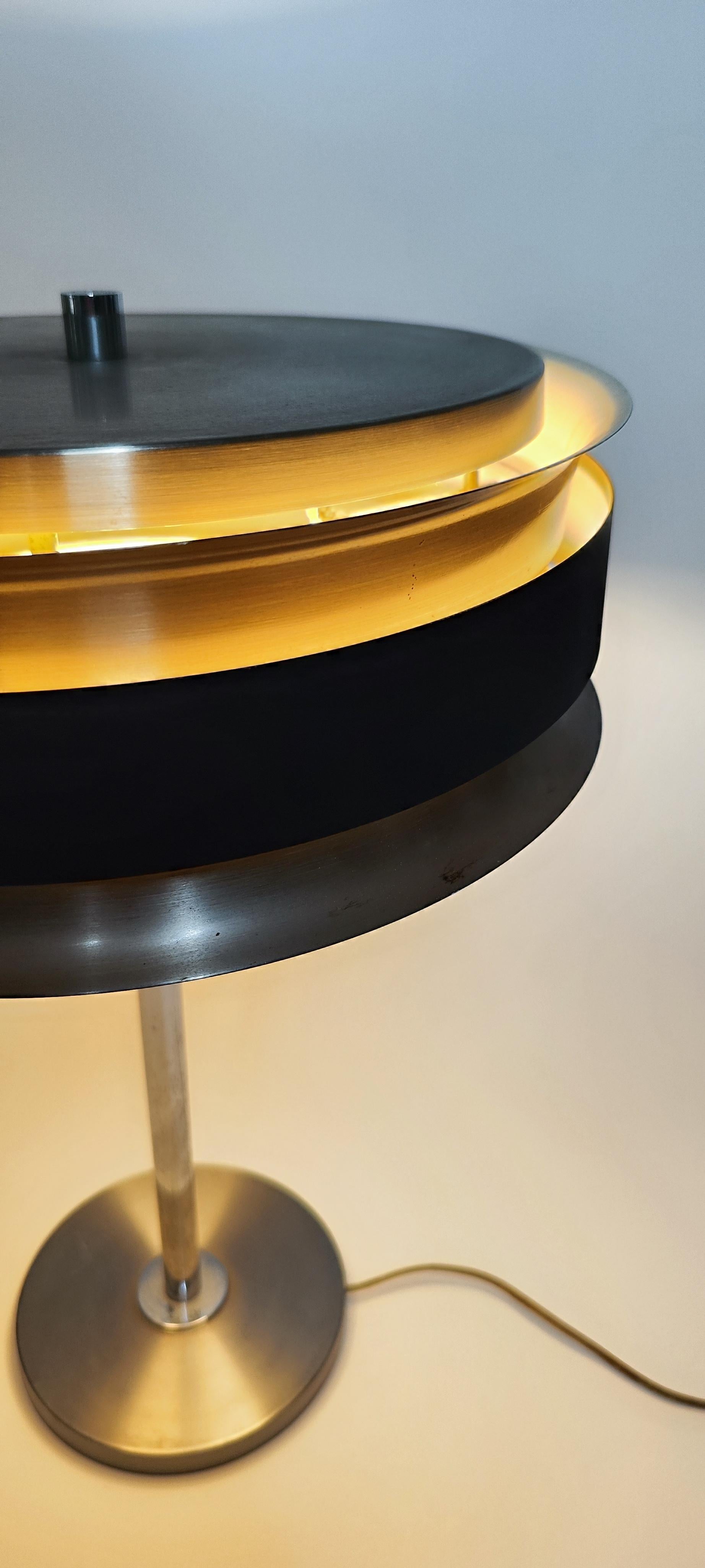 Vintage 70s two-tone aluminum table lamp - 1970 For Sale 4
