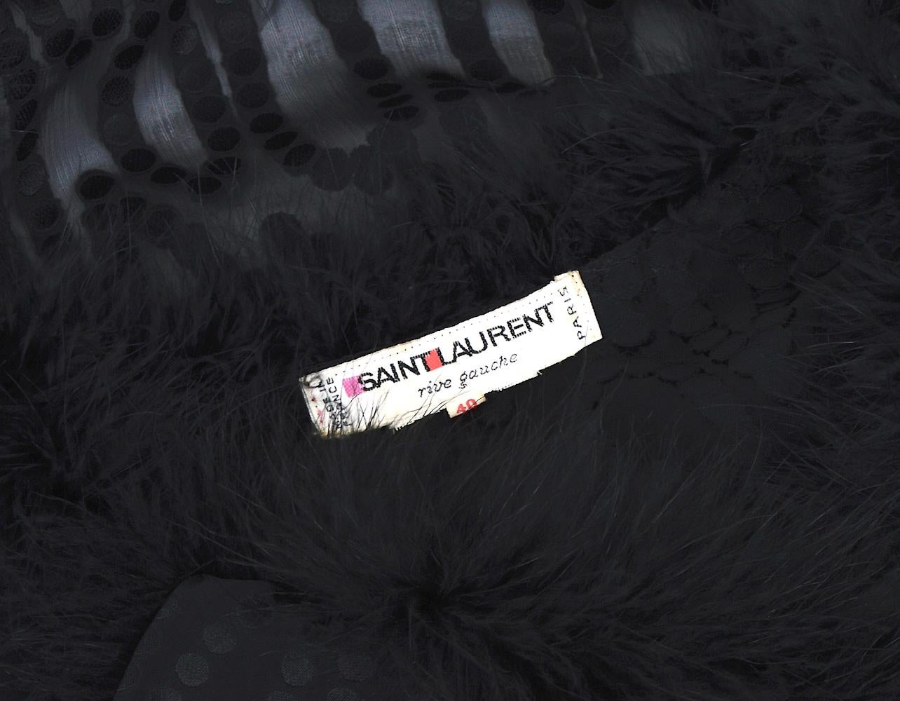 Yves Saint Laurent - Manteau de soirée vintage en soie noire garni de plumes marabout, années 70 en vente 11