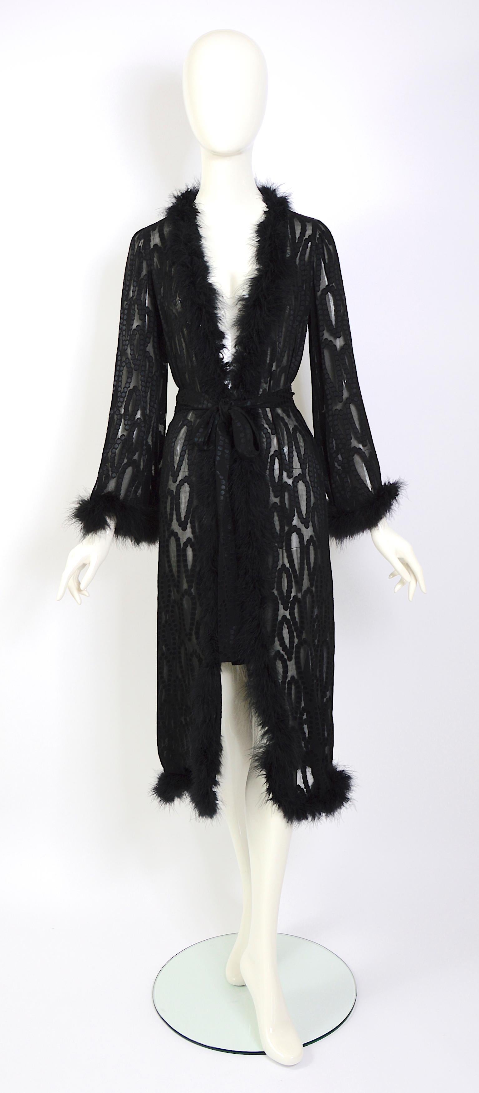 Vintage 70s Yves Saint Laurent marabou feathers trimmed black silk evening coat In Excellent Condition For Sale In Antwerpen, Vlaams Gewest