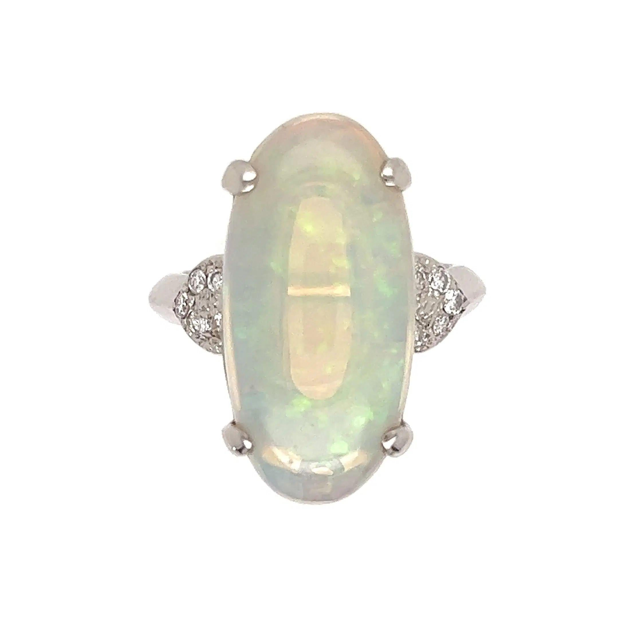 Vintage 7,10 Karat Kristall Opal und Diamant Platin Solitär Cocktail Ring (Gemischter Schliff) im Angebot