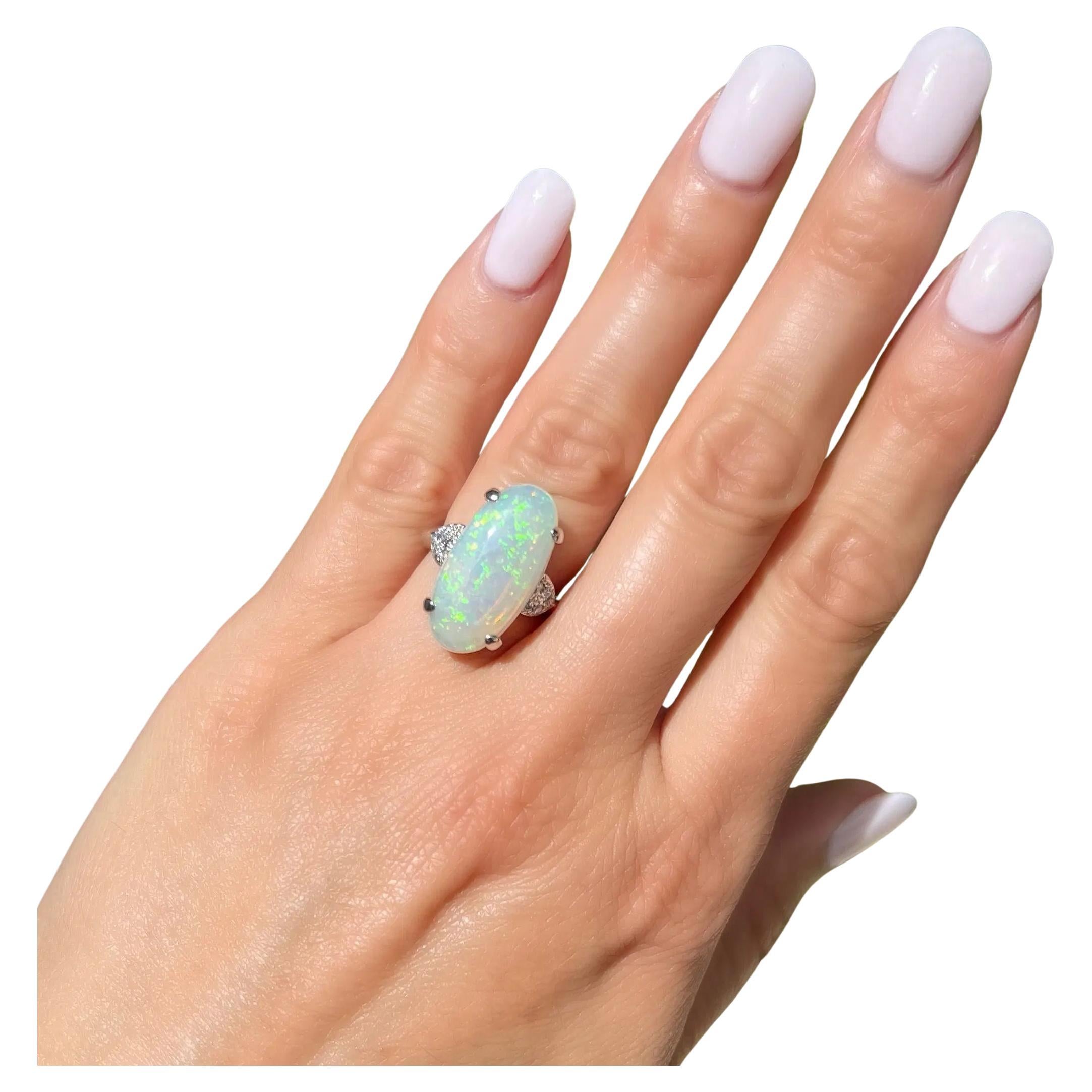 Vintage 7,10 Karat Kristall Opal und Diamant Platin Solitär Cocktail Ring im Angebot