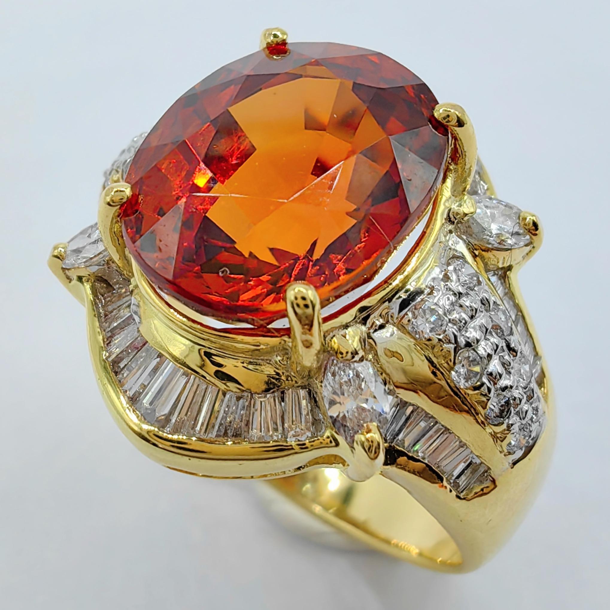 Taille ovale Bague vintage en or 20 carats bicolore avec grenat mandarin orange spessartine et diamants 7,1 carats en vente