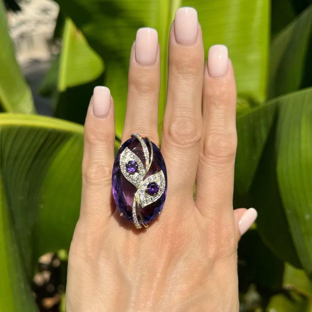 Anillo de oro vintage con amatista marquesa y diamantes de 72,11 quilates Modernista en venta