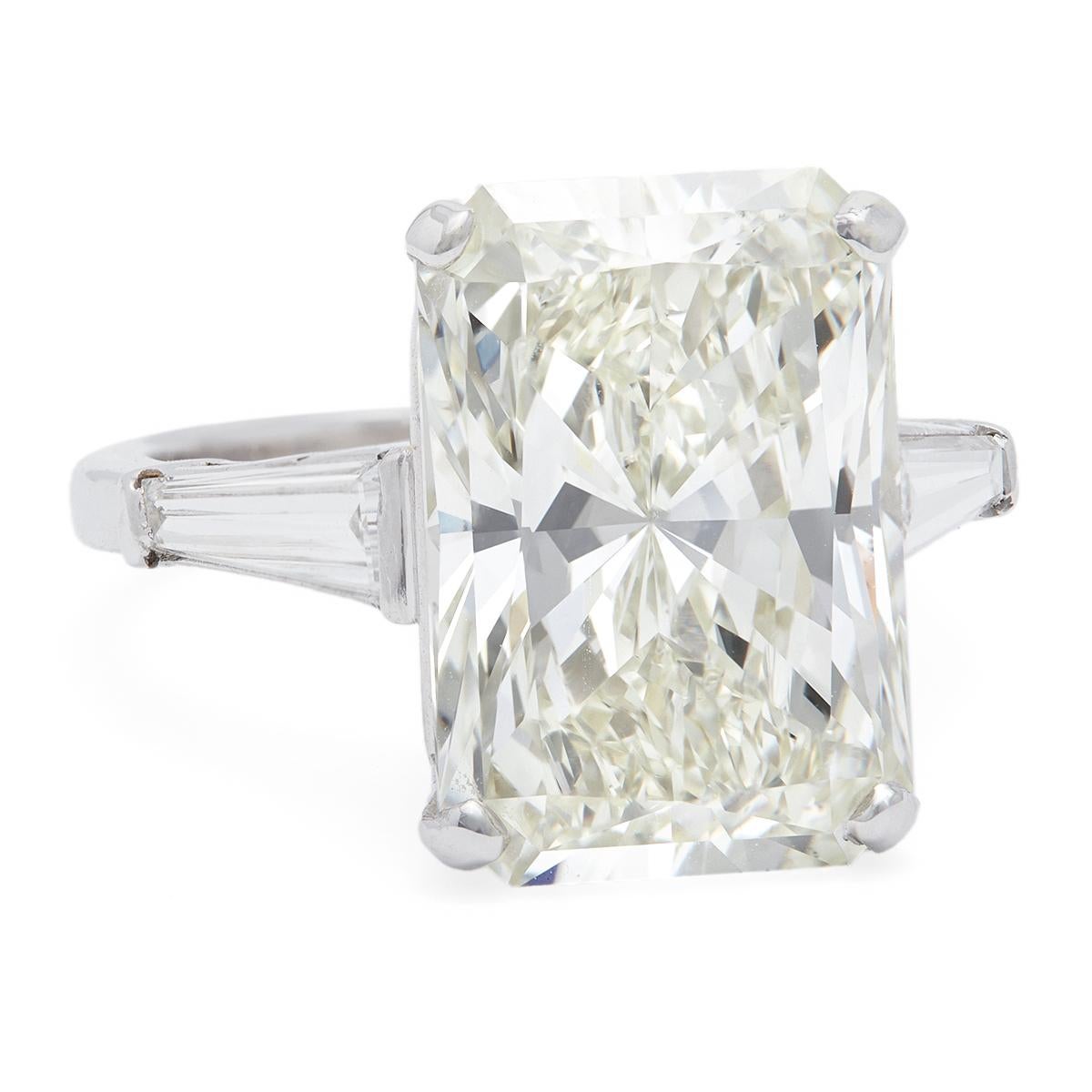 Women's or Men's Vintage 7.23 Carat Radiant Cut Diamond Platinum Ring For Sale