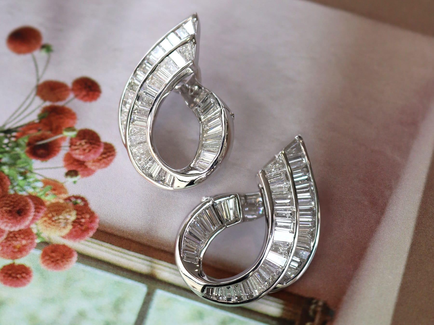 7,25 Karat Diamant-Ohrringe aus 18 Karat Weißgold (Baguetteschliff) im Angebot