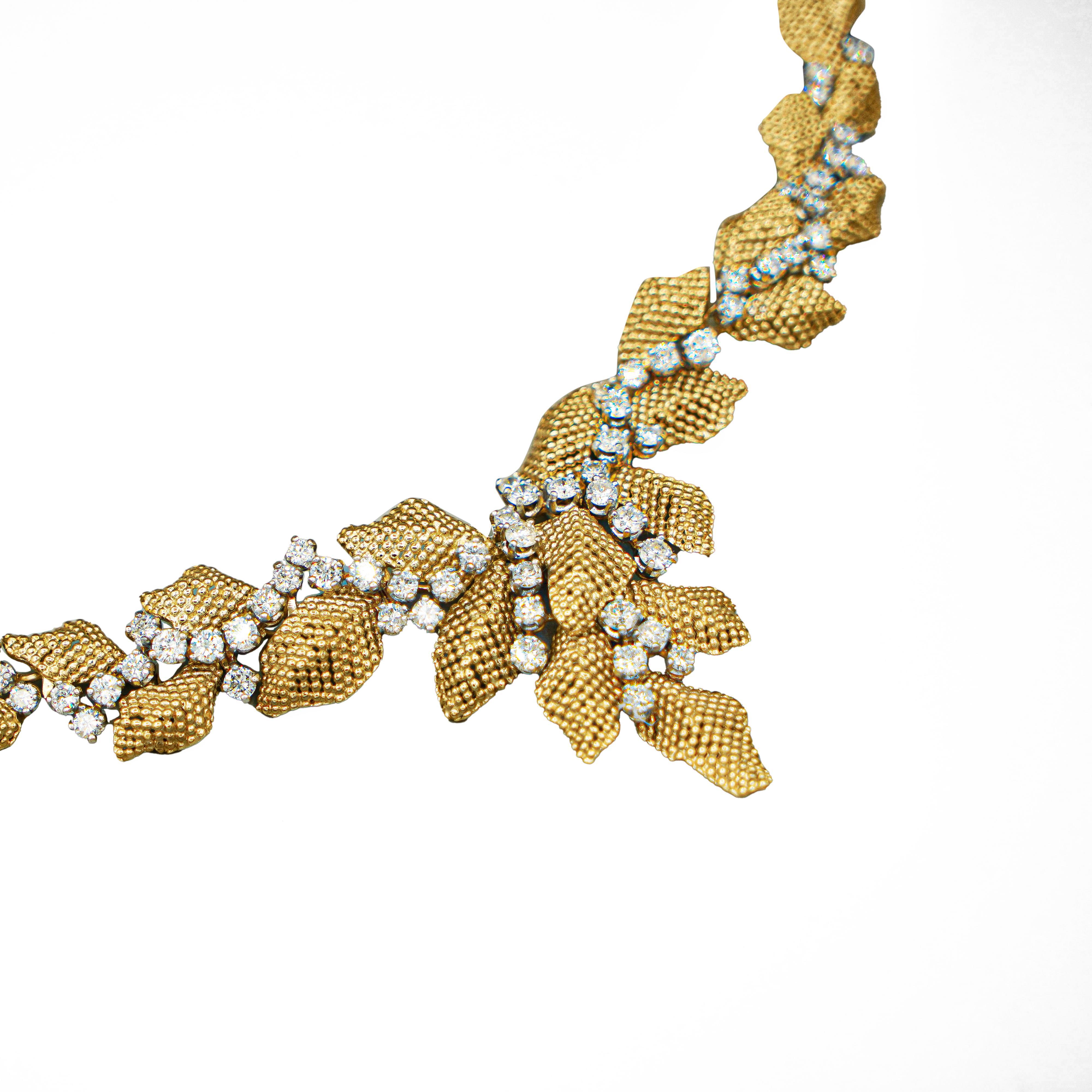 Moderne Collier chandelier vintage texturé à fleurs en or 18 carats et diamants 7,3 carats en vente