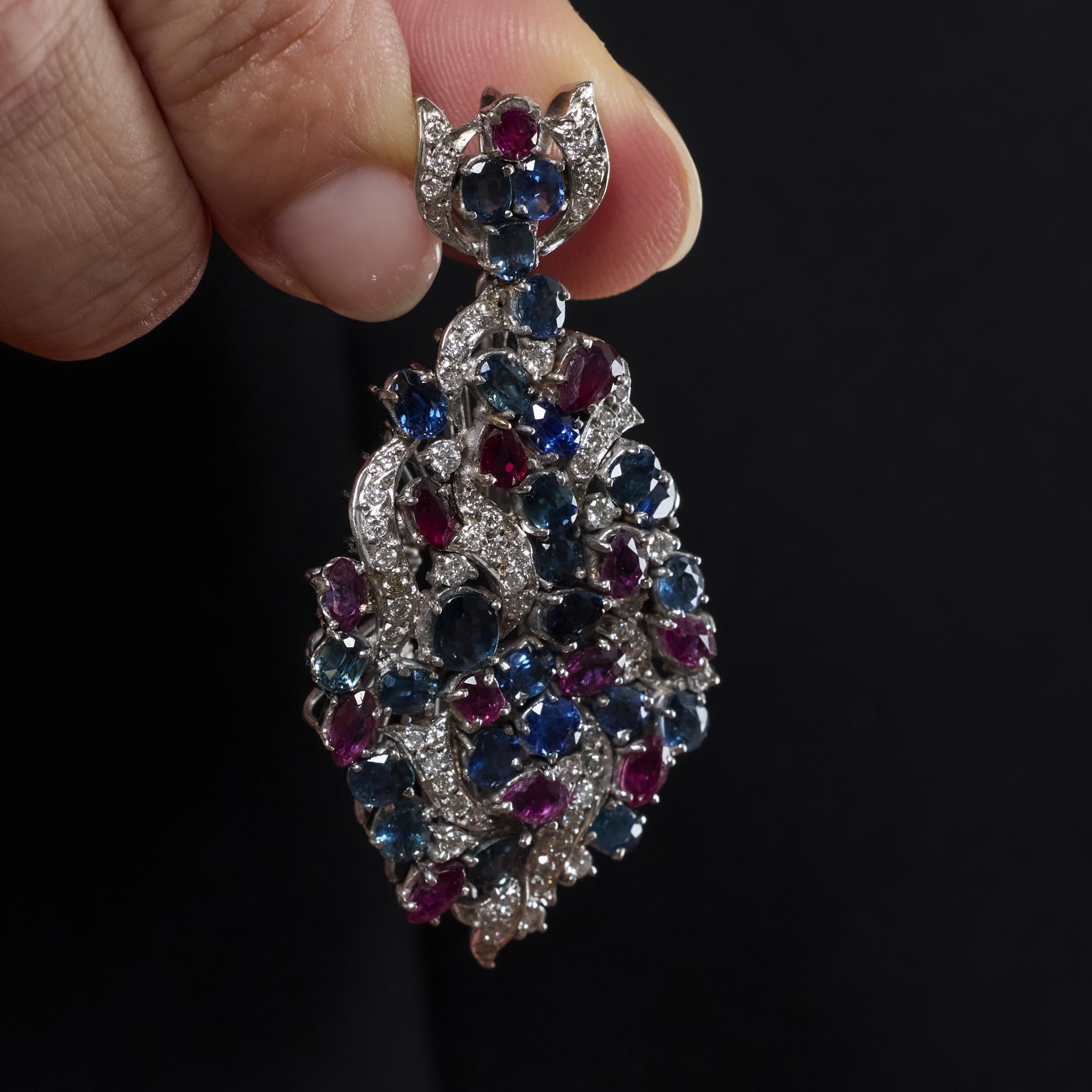 Pear Cut Vintage 7.40 carat total weight gemstone 18k white gold pendant For Sale