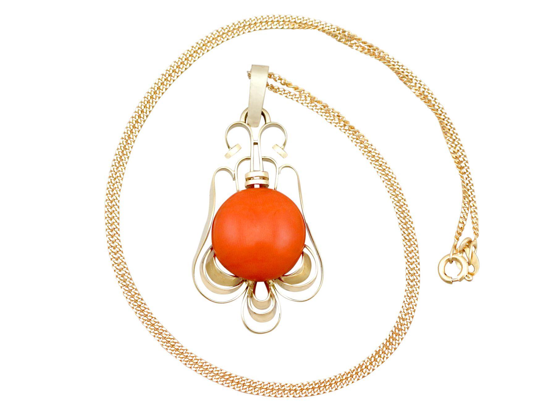 An impressive vintage Art Deco 7.47 carat coral and 14 karat yellow gold pendant and chain; part of our diverse vintage jewelry collections.

This stunning, fine and impressive vintage coral pendant has been crafted in 14k yellow gold.

The pierced