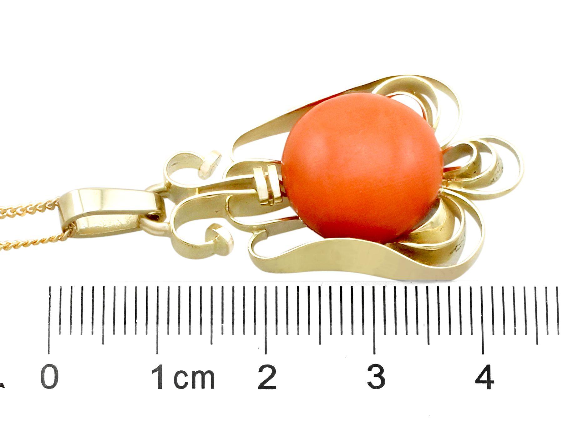 Cabochon Vintage 7.47carat Coral and Yellow Gold Pendant For Sale