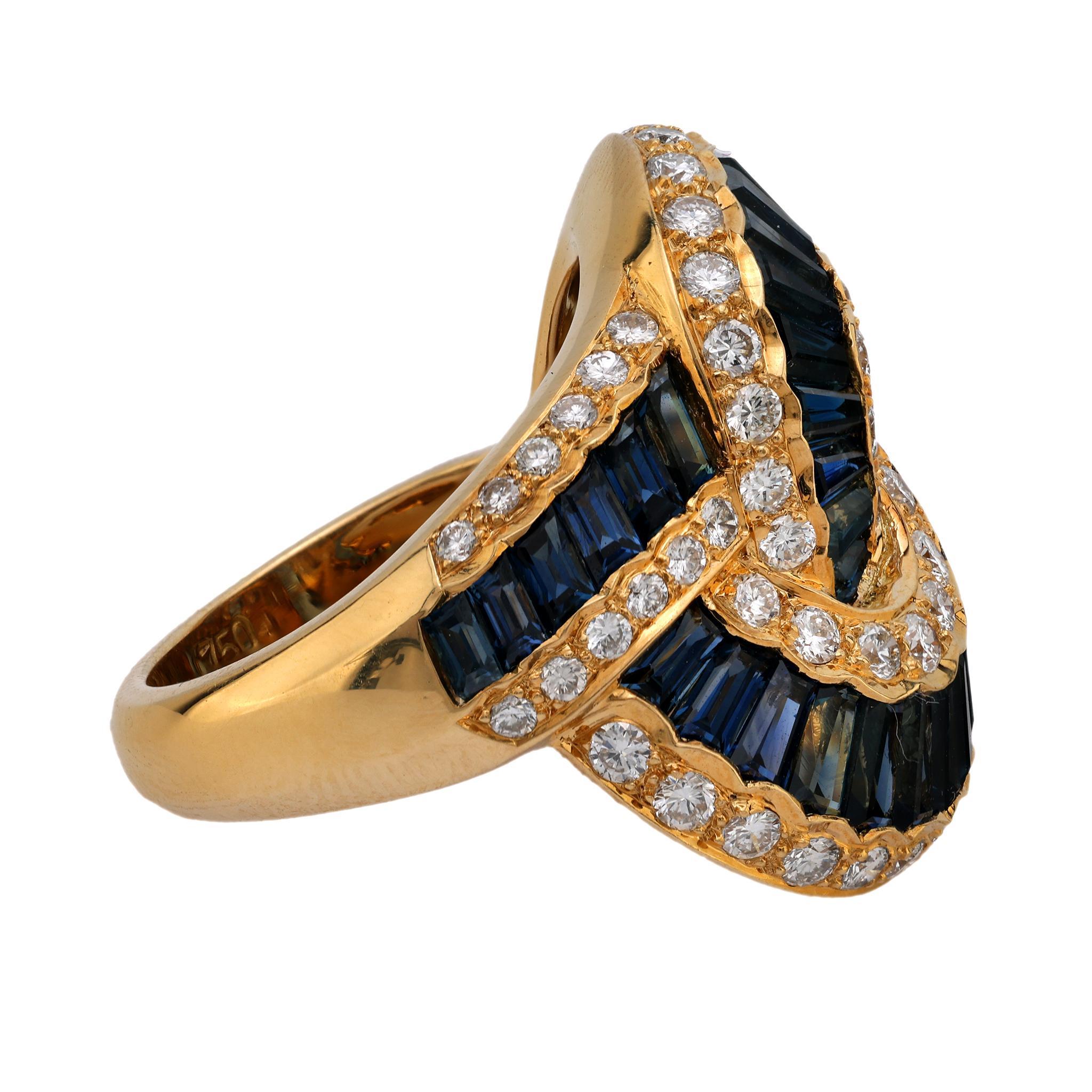 Anillo de cóctel vintage de oro de 18k con zafiro y diamante de 7,5 quilates de peso total Moderno en venta