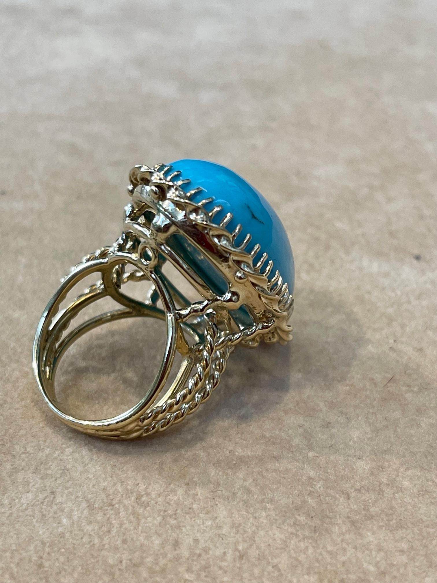 Vintage 75 Ct Natural Oval Sleeping Beauty Turquoise Ring, 18 Kt Yellow Gold In Good Condition For Sale In New York, NY