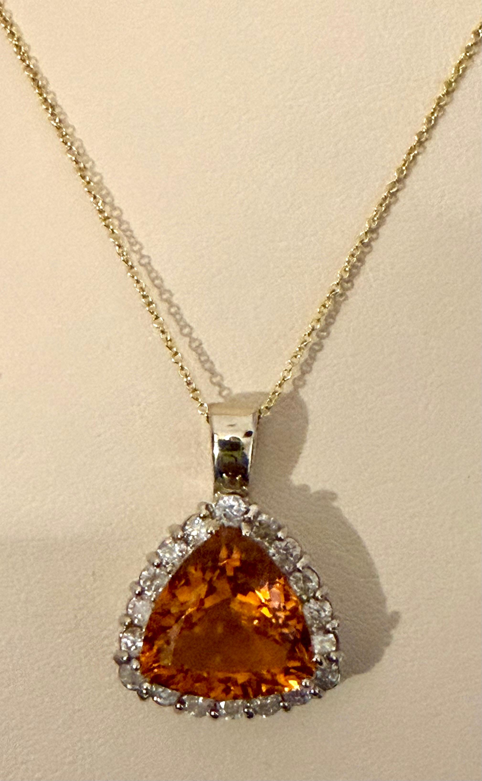 Ciondolo d'epoca con Citrino Trillion da 7,5 carati e diamanti in oro giallo 14 Kt con catena in vendita 7