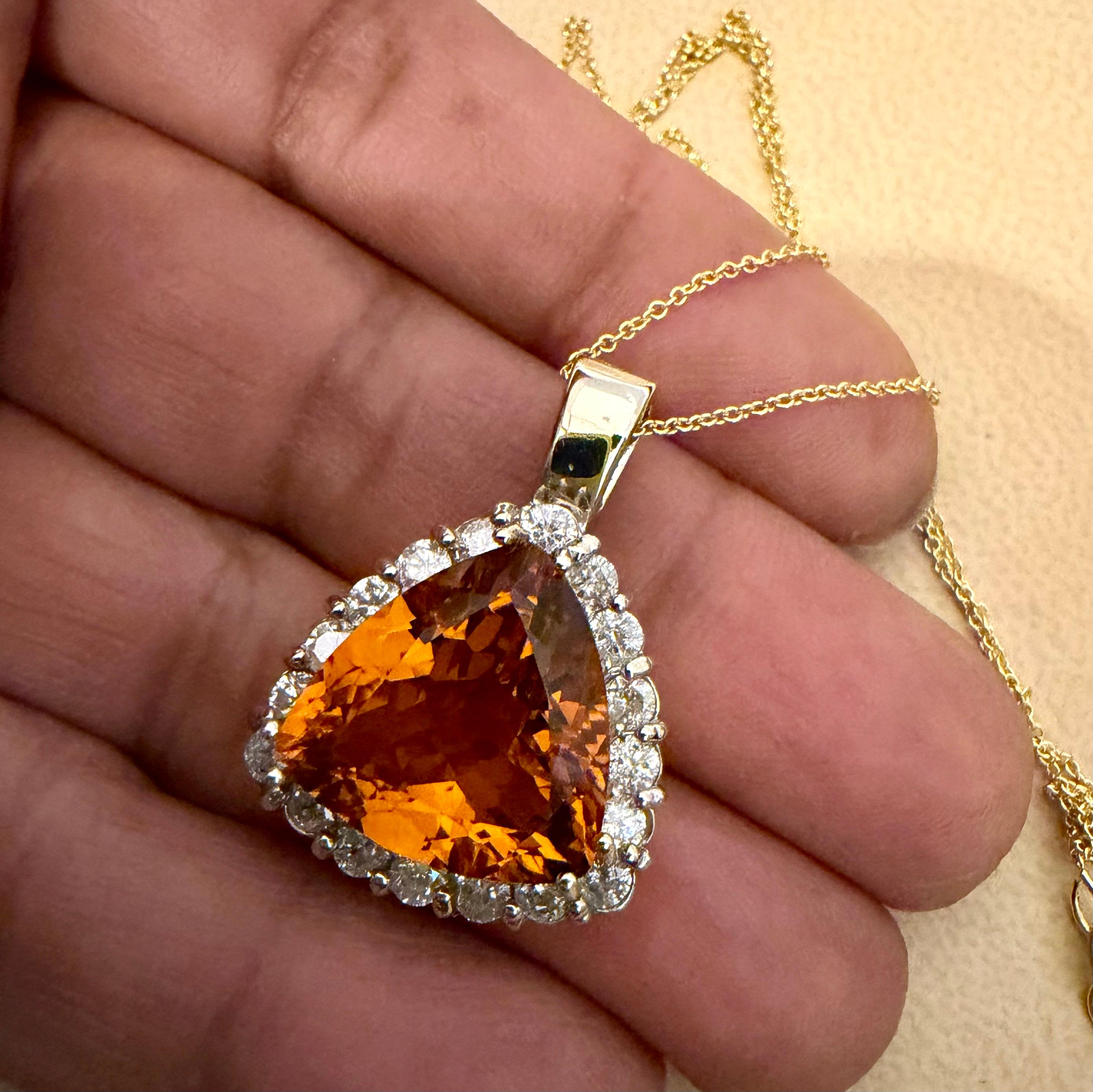Taglio rotondo Ciondolo d'epoca con Citrino Trillion da 7,5 carati e diamanti in oro giallo 14 Kt con catena in vendita